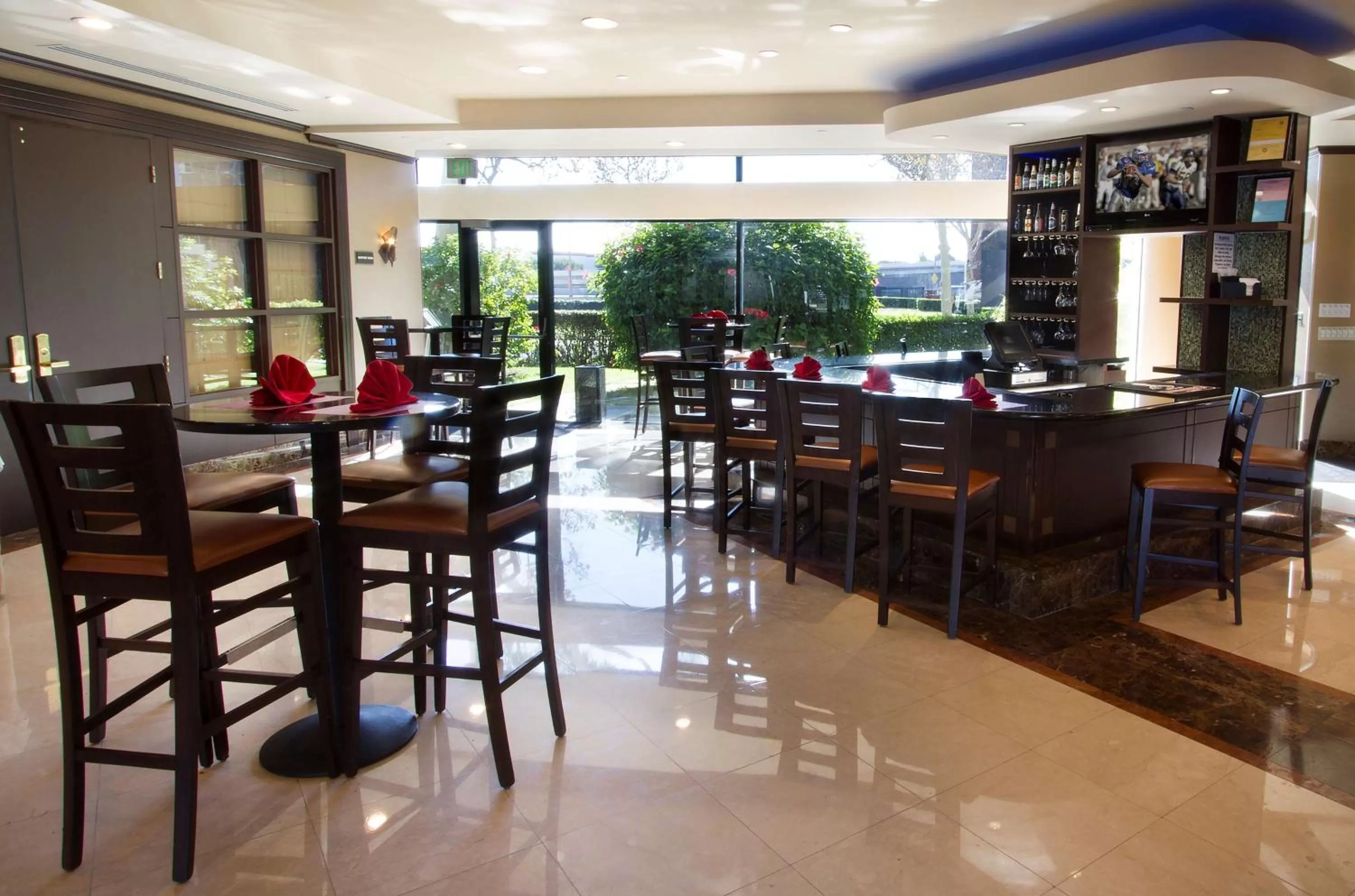 Restaurant/Places to Eat in DoubleTree by Hilton Orange County Airport