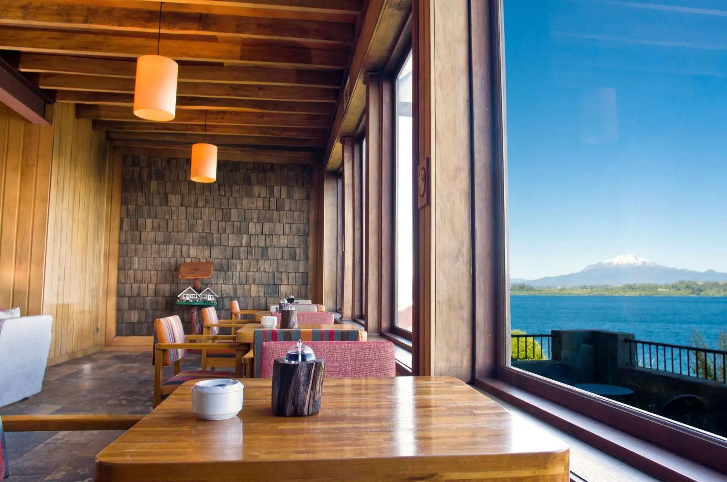 Lounge or bar in Hotel Cabaña Del Lago Puerto Varas