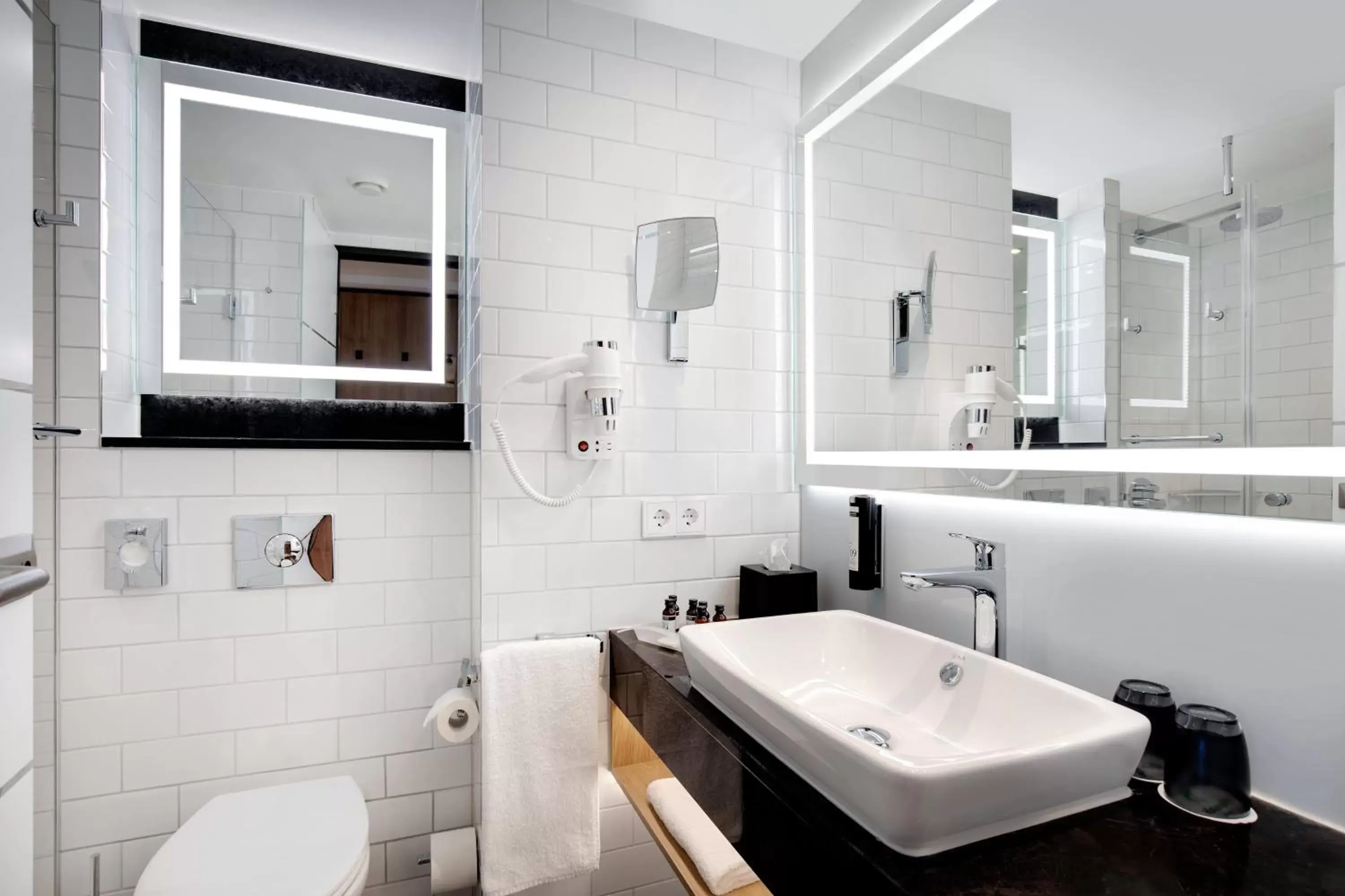 Bathroom in Holiday Inn - Osnabrück, an IHG Hotel