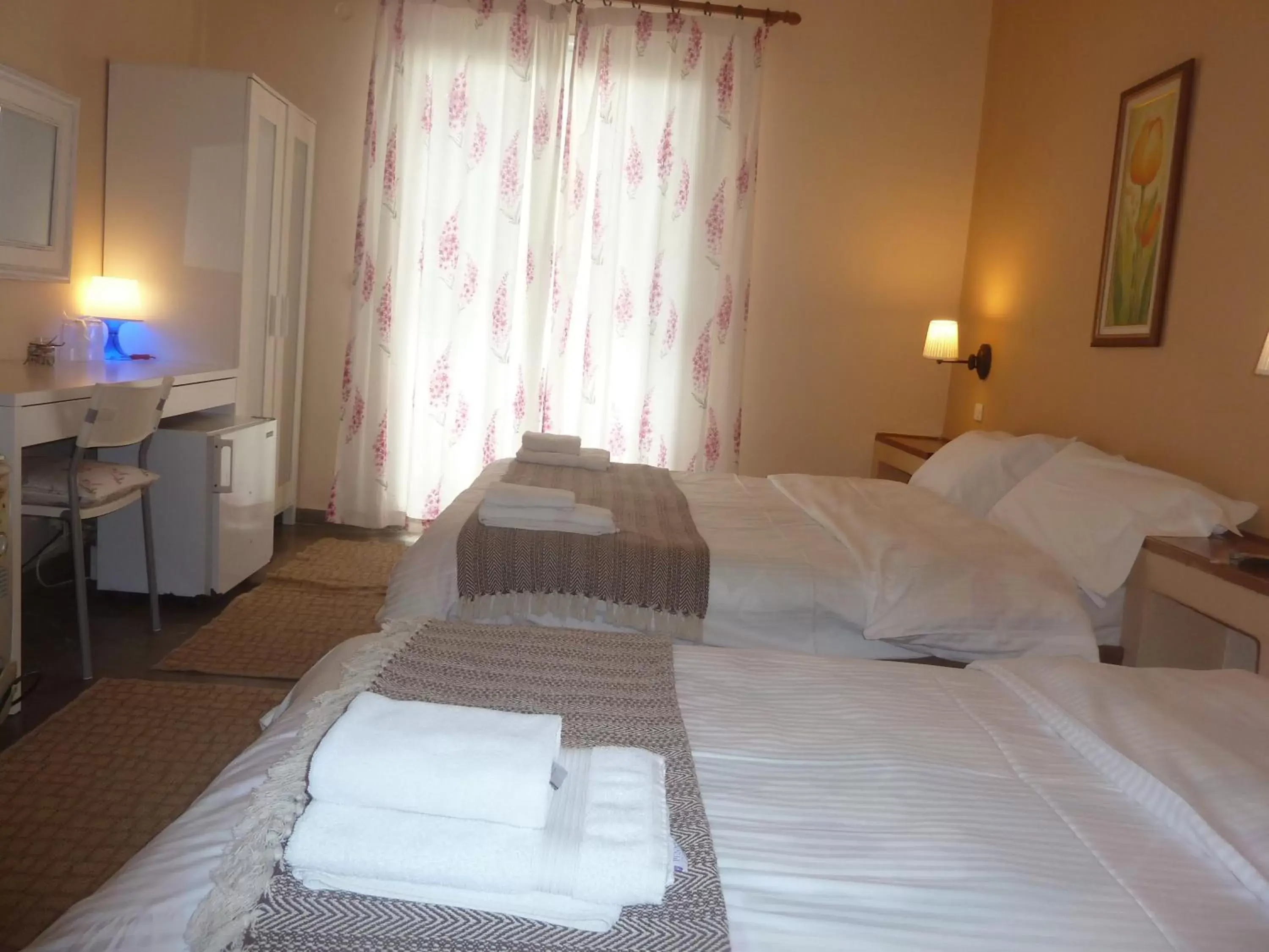 Photo of the whole room, Bed in Zoe Pension