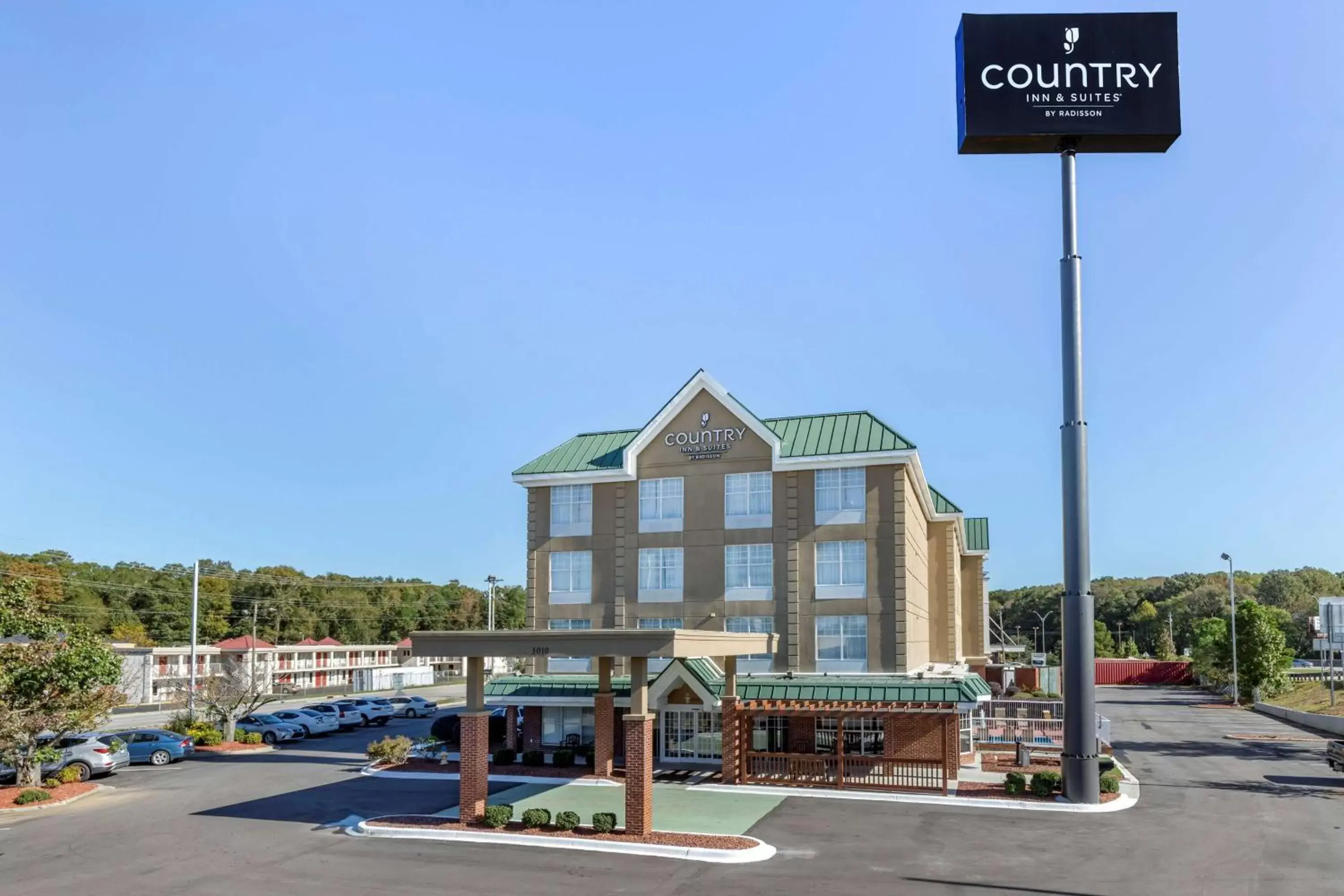 Property building in Country Inn & Suites by Radisson, Lumberton, NC