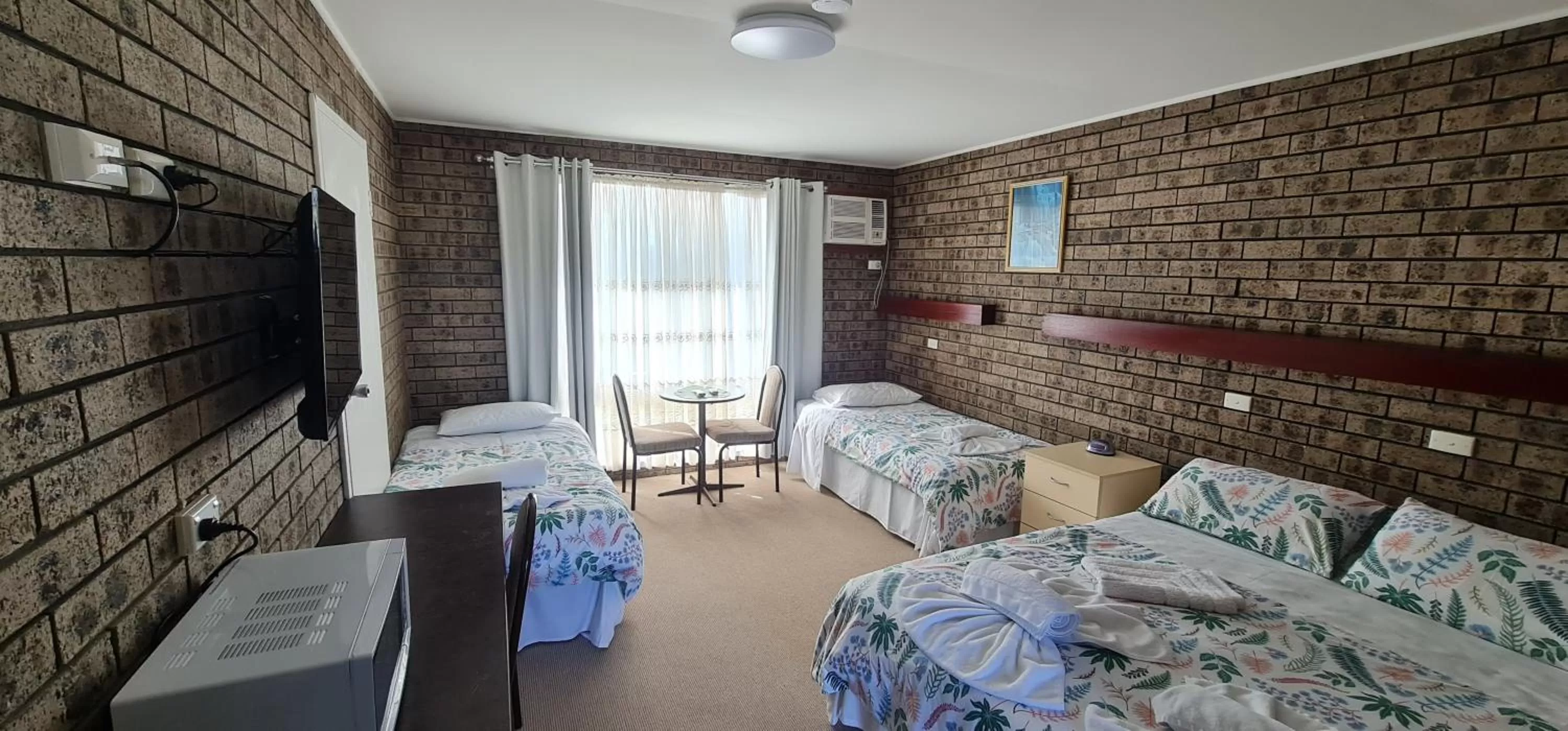 View (from property/room), Bed in The SIM - Sussex Inlet Motel