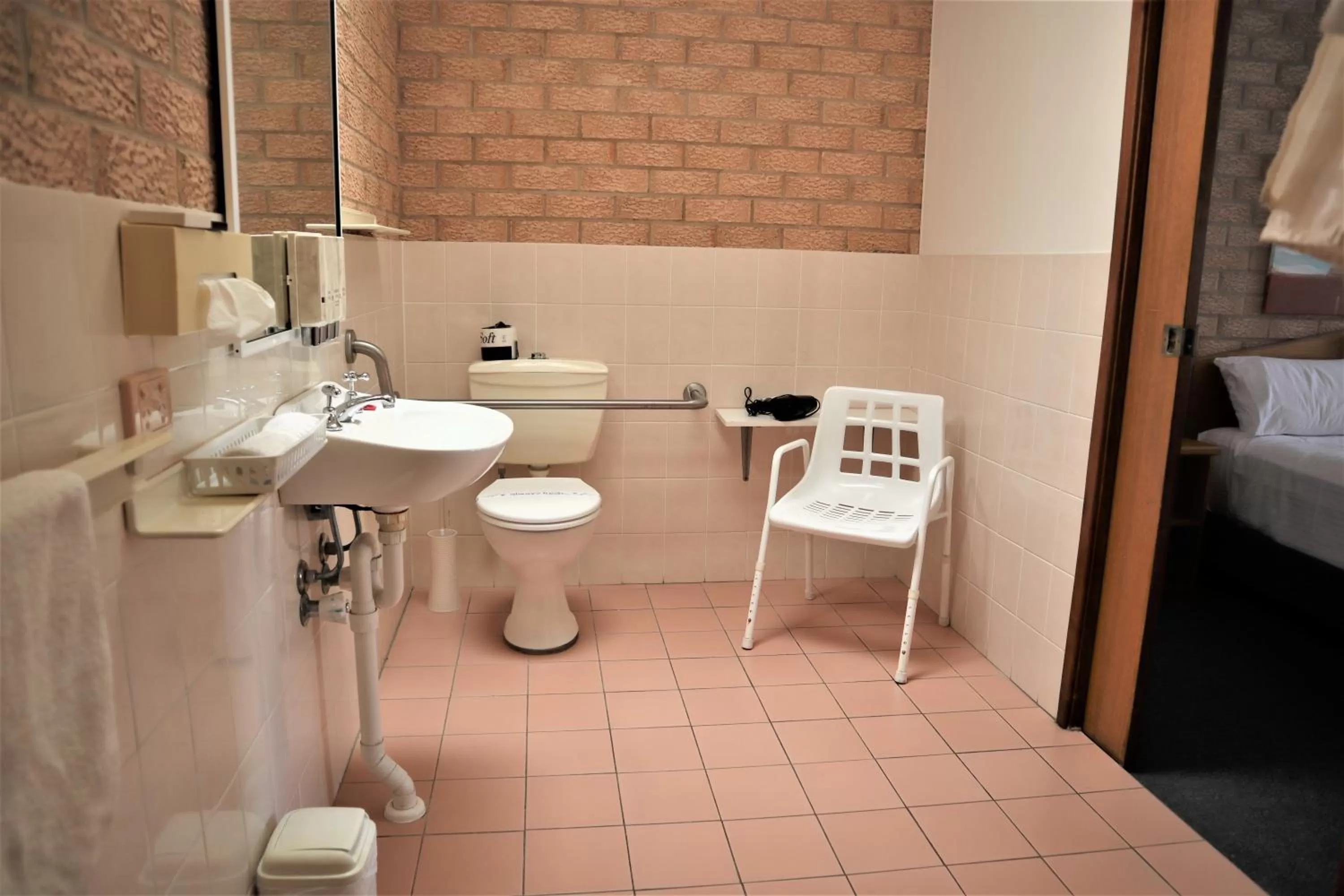 Golden Chain Aalana Motor Inn