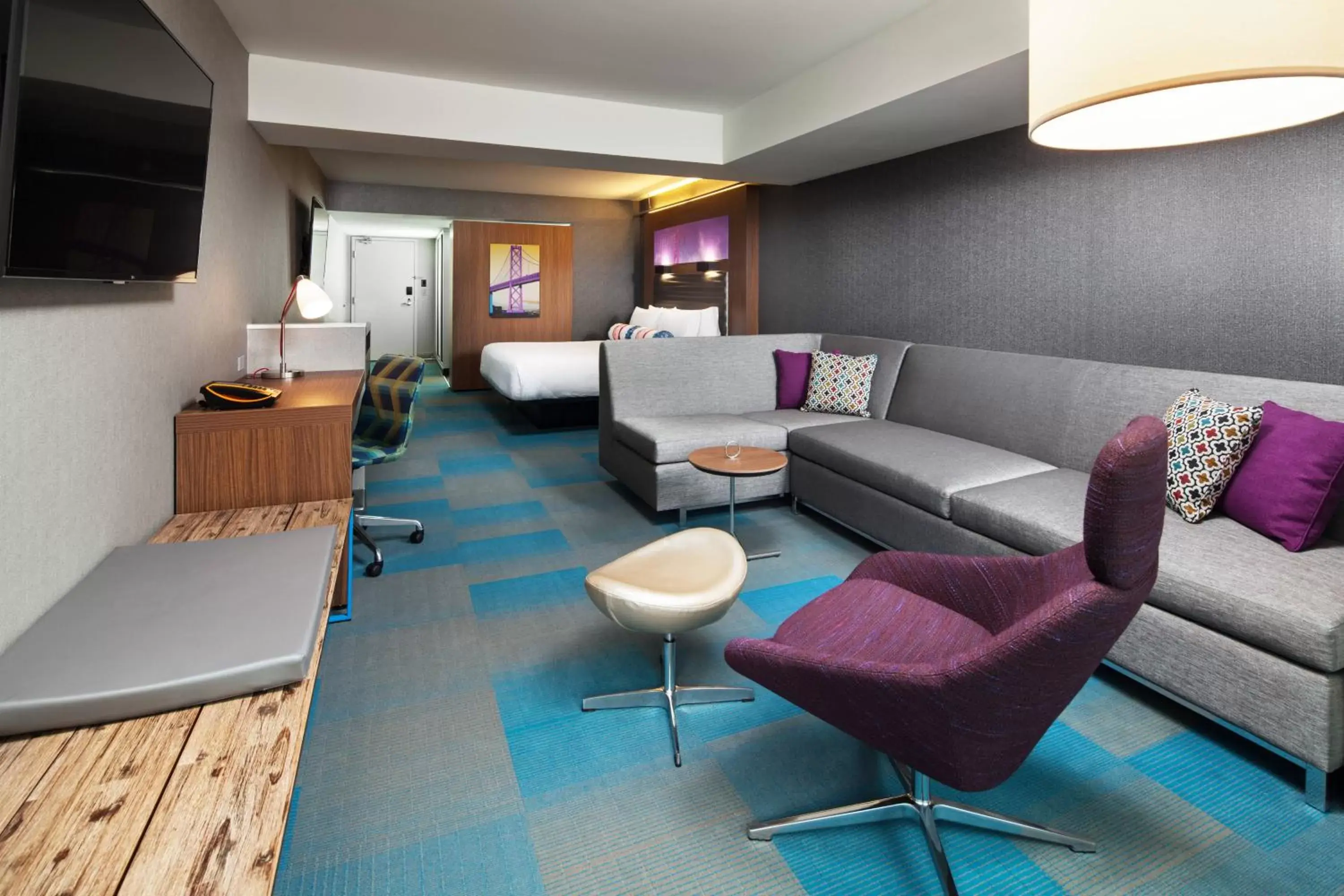 Photo of the whole room, Seating Area in Aloft San Francisco Airport