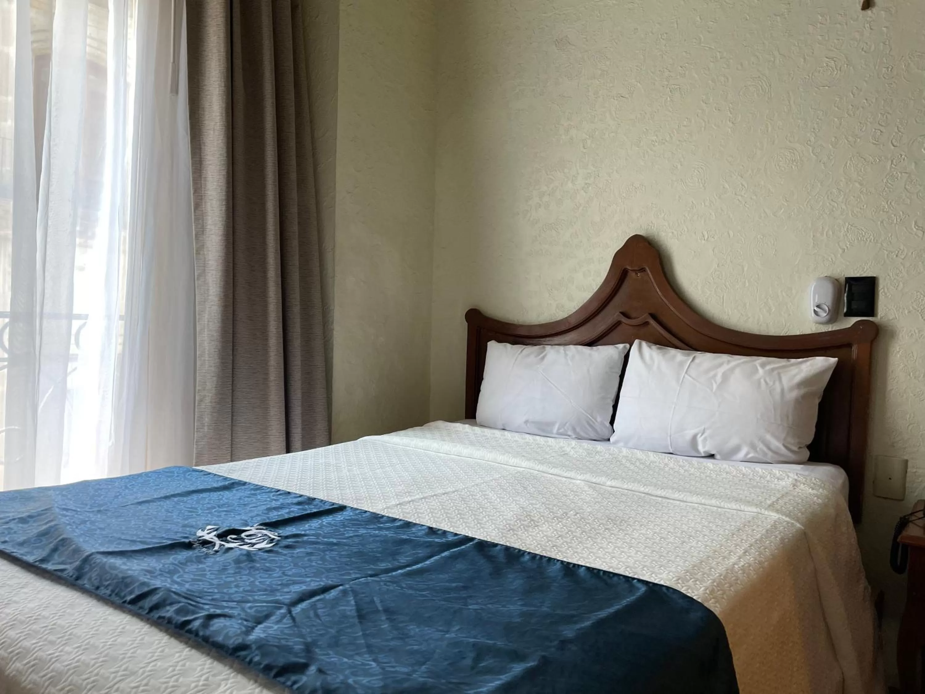 Bed in Hotel Frances