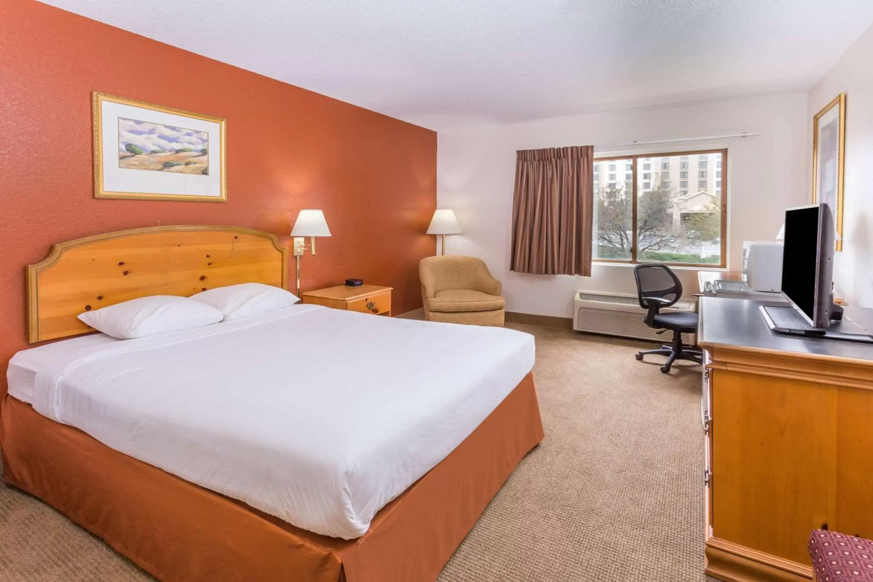 Photo of the whole room, Bed in Super 8 by Wyndham Elgin