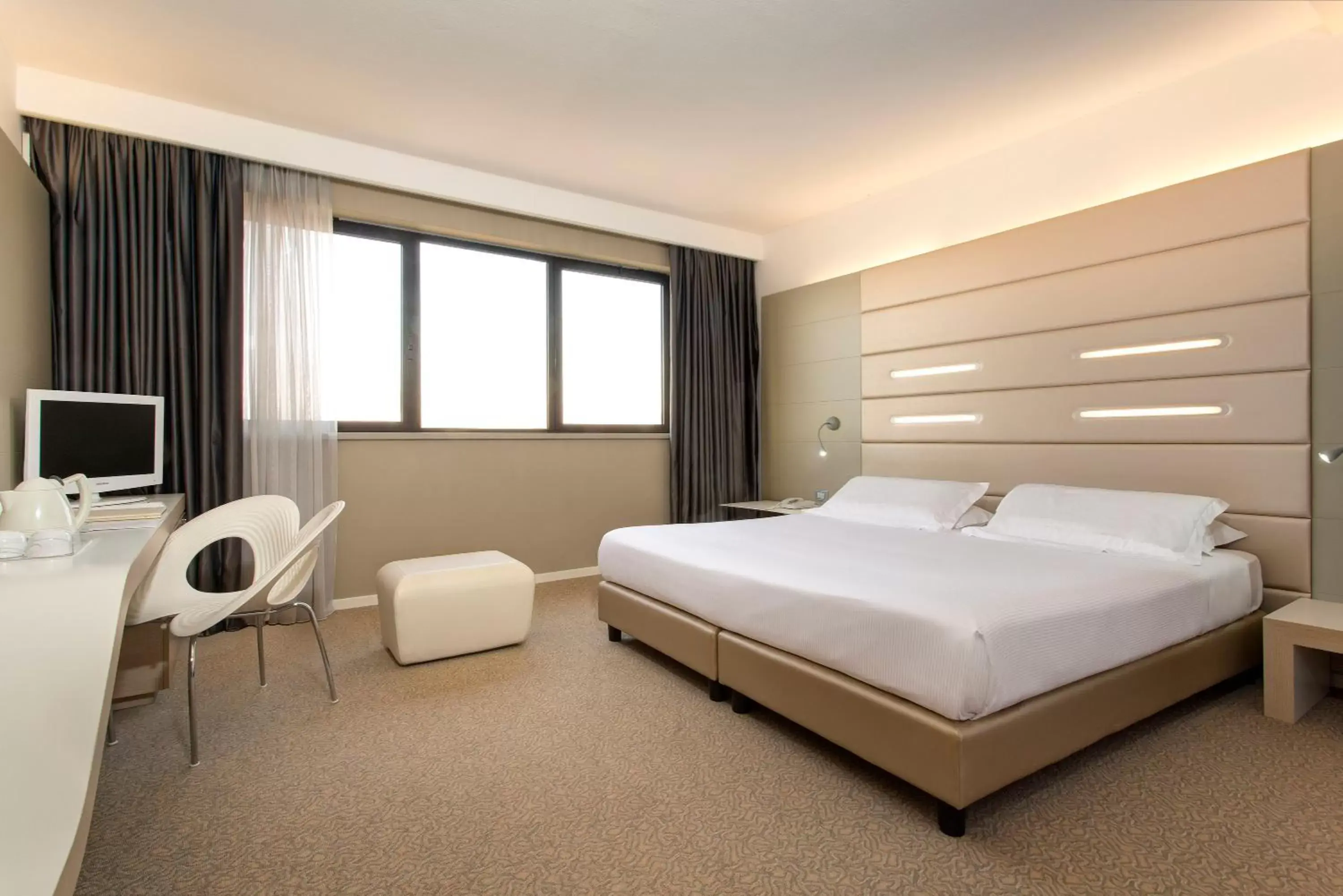 Photo of the whole room, Bed in Best Western Plus Tower Hotel Bologna