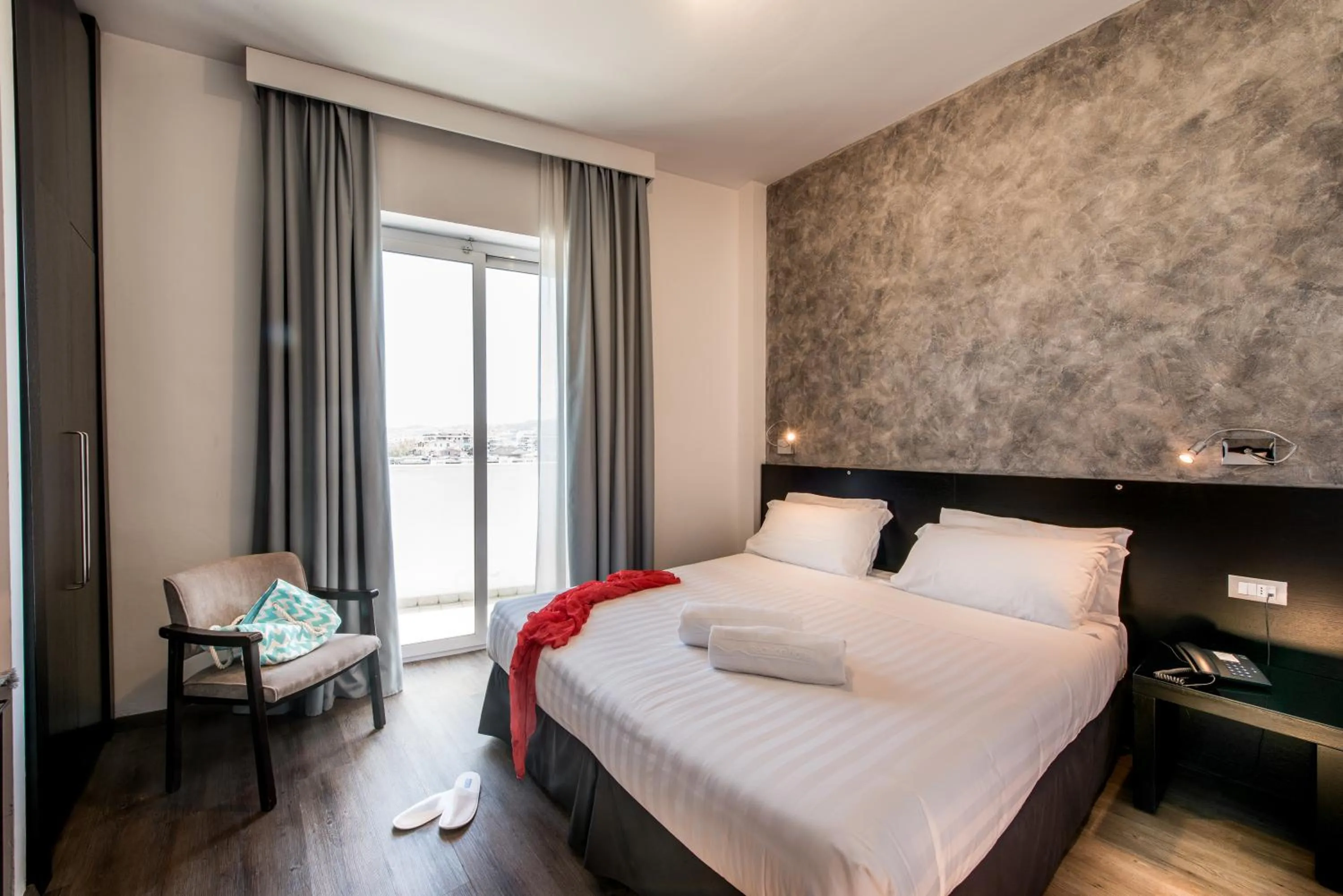 Bedroom, Bed in Sea Lion Hotel