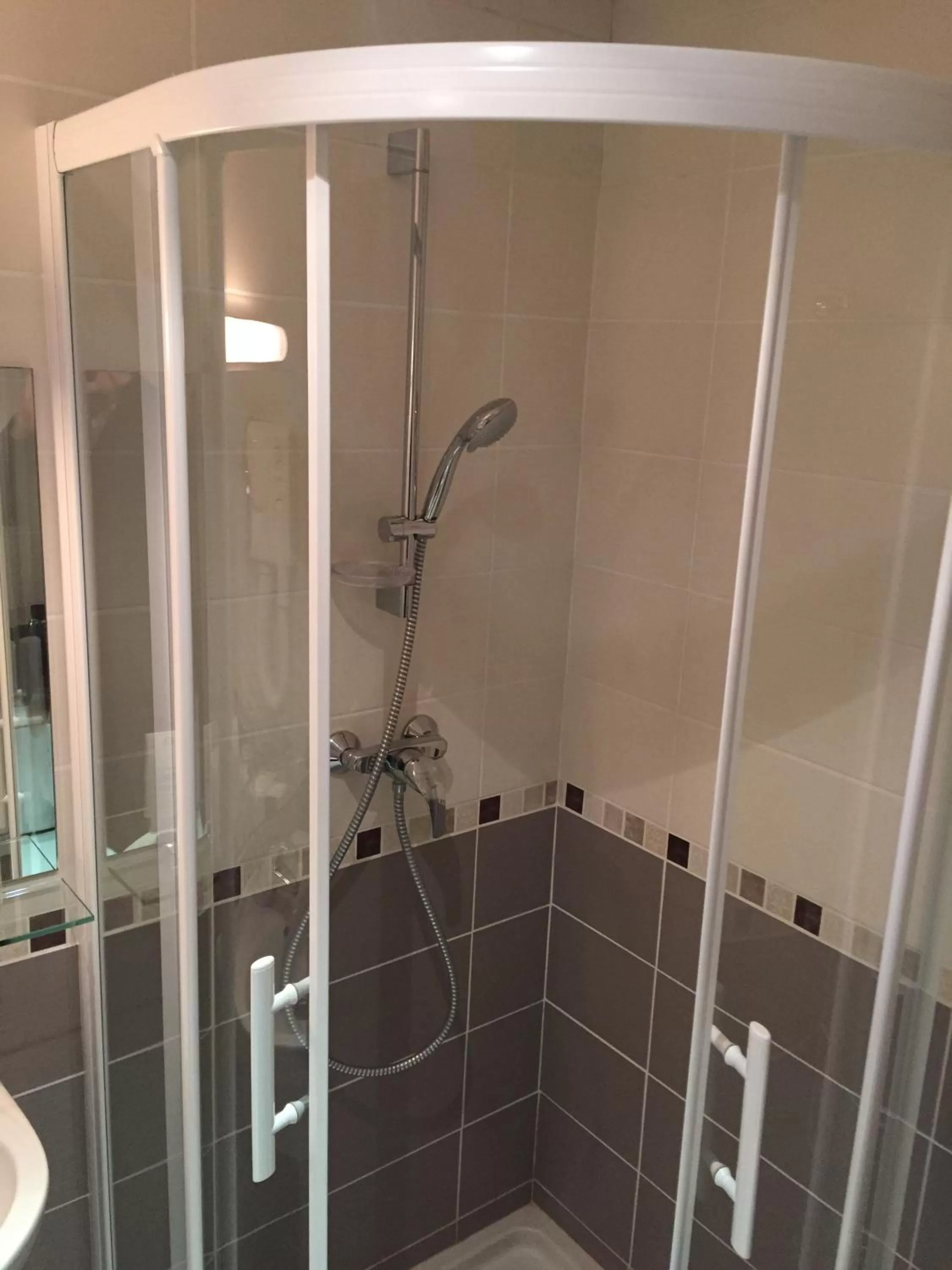 Bathroom in Hotel Le Clos d'Alésia