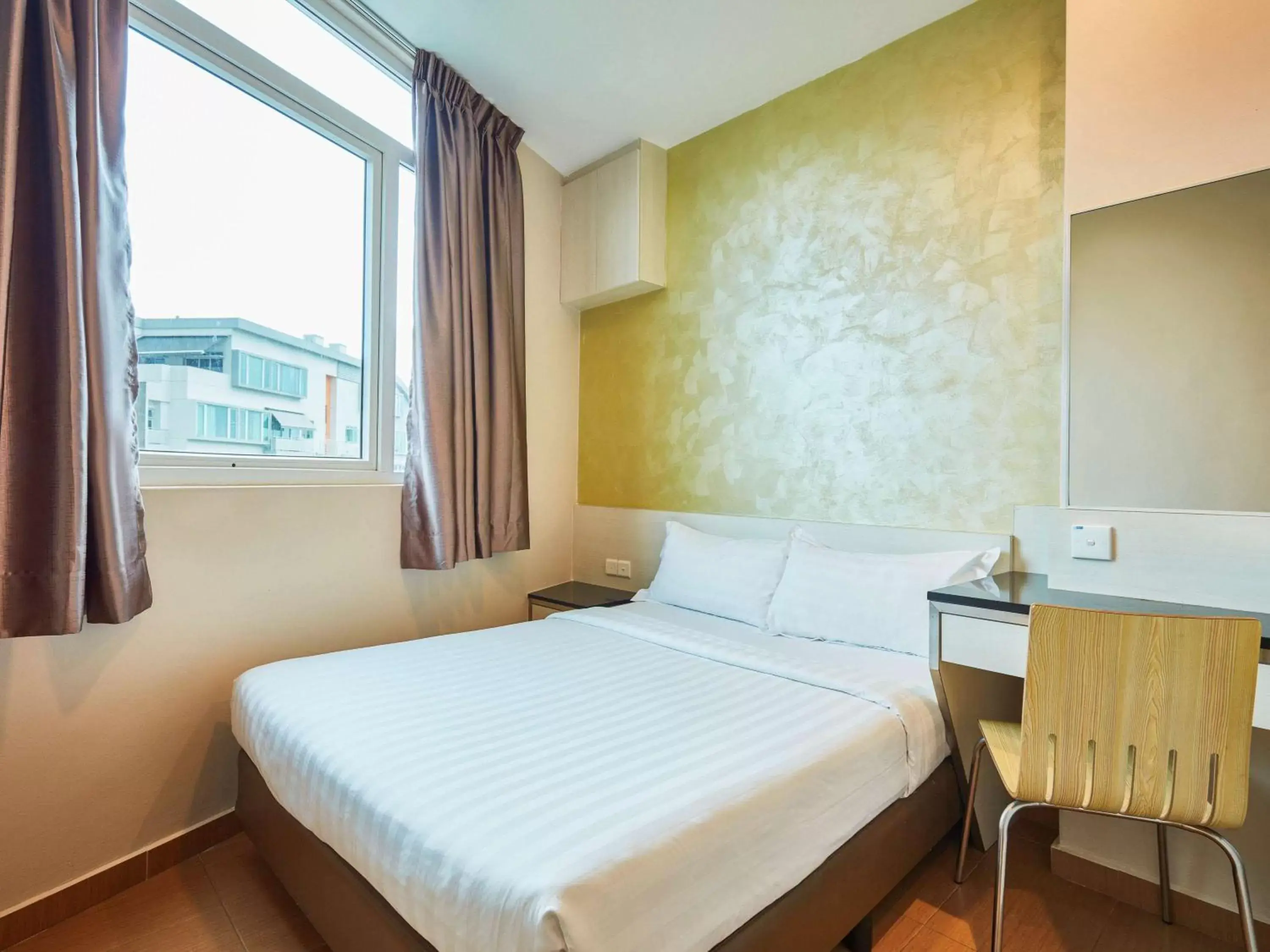 Bedroom, Bed in Ibis Budget Singapore West Coast