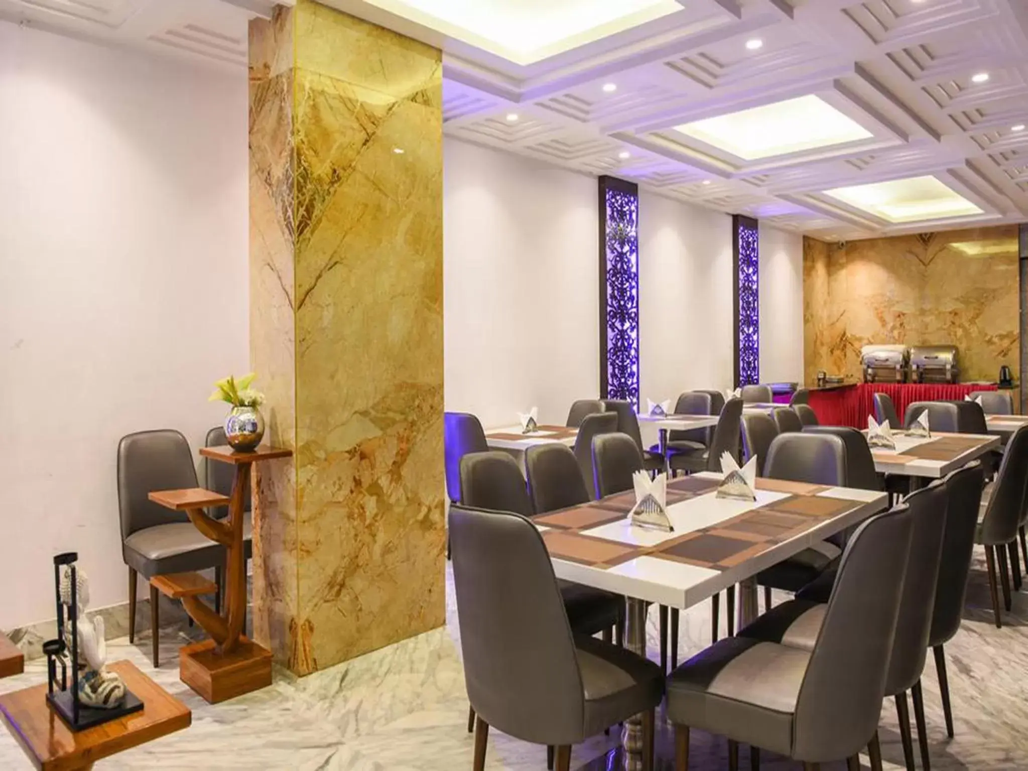 Restaurant/places to eat in Hotel Banz - Near Delhi International Airport