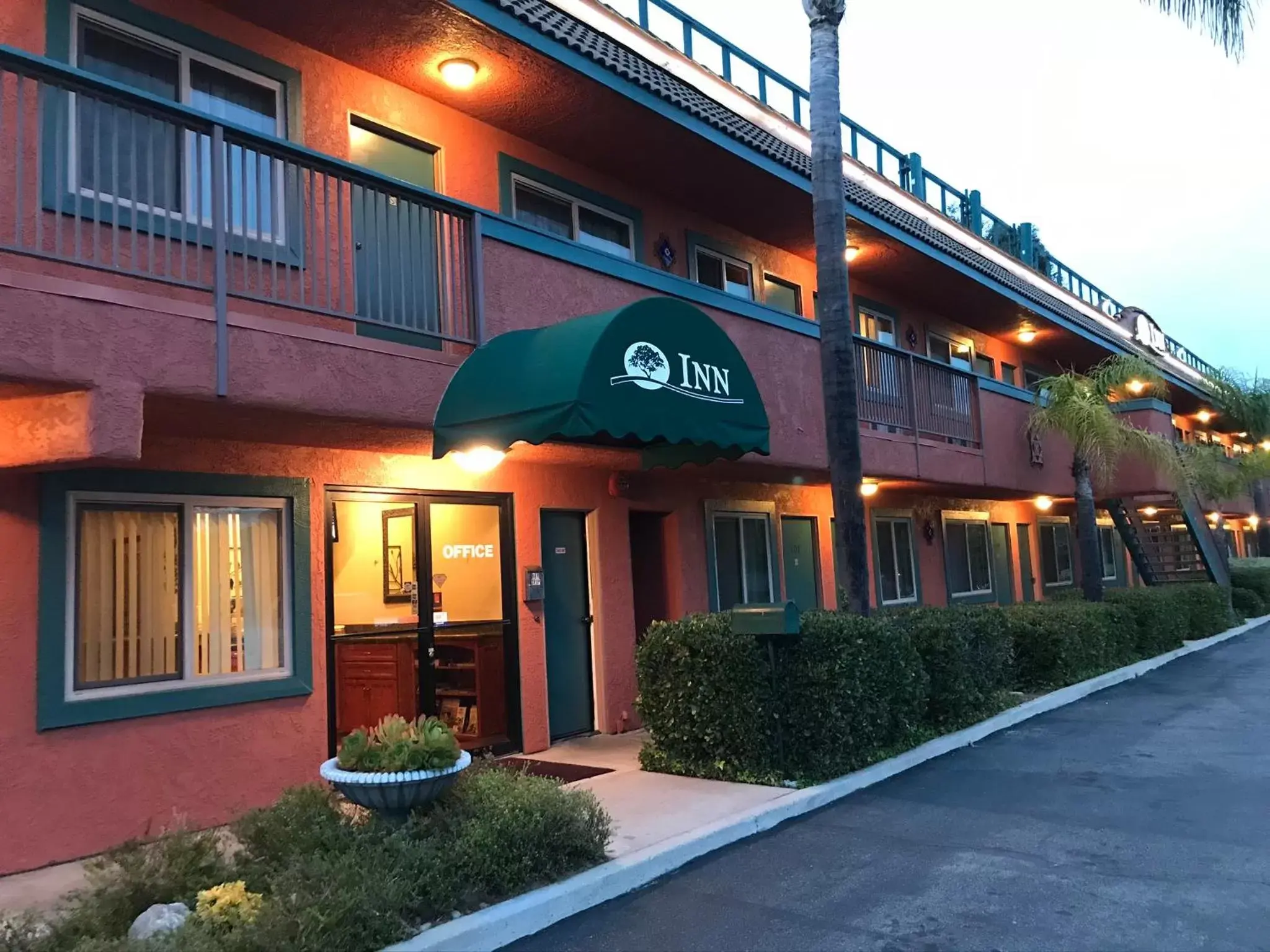 Property building in Oakridge Inn