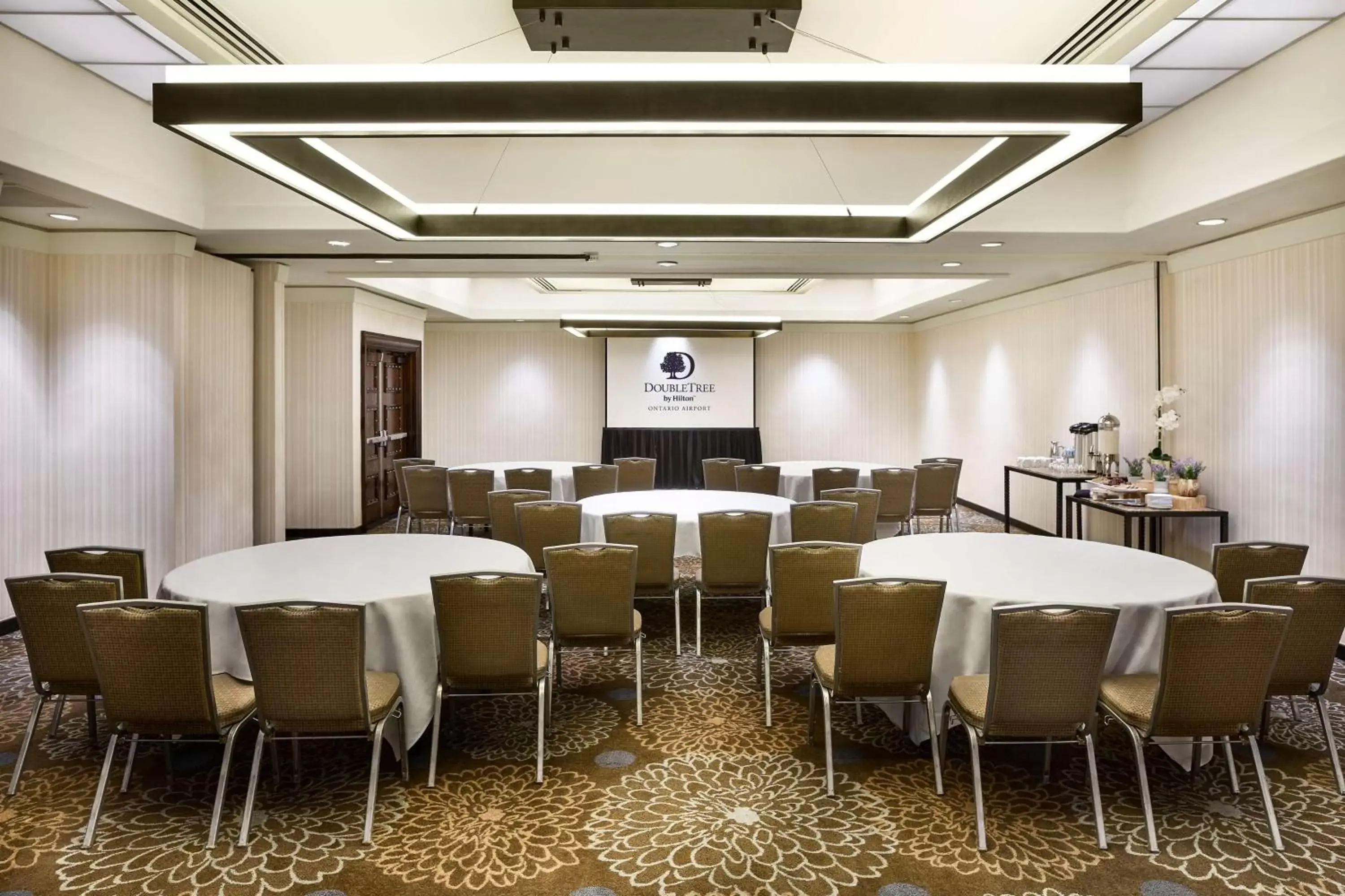 Meeting/conference room in DoubleTree by Hilton Ontario Airport