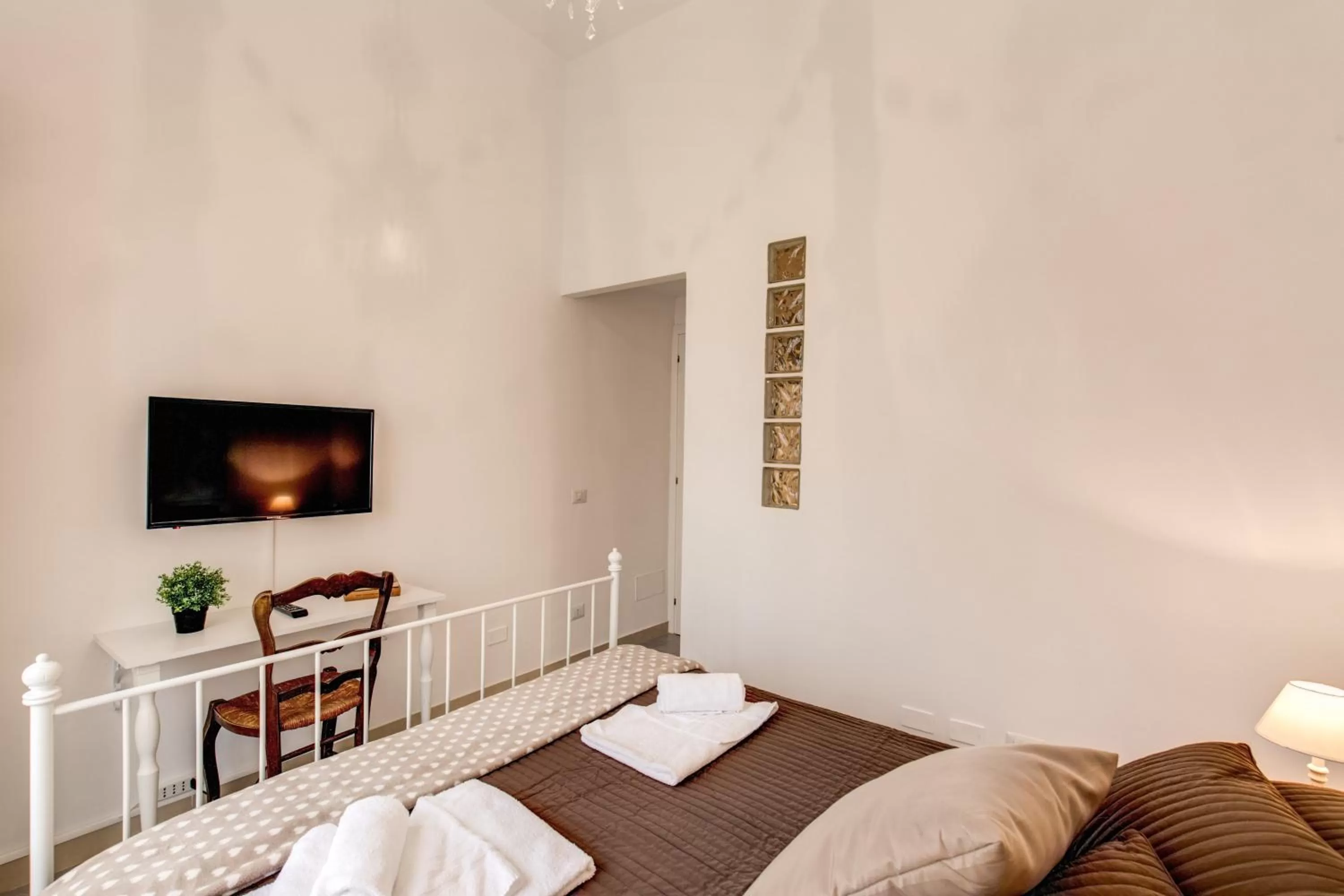 TV and multimedia, Bed in Relais La Torretta