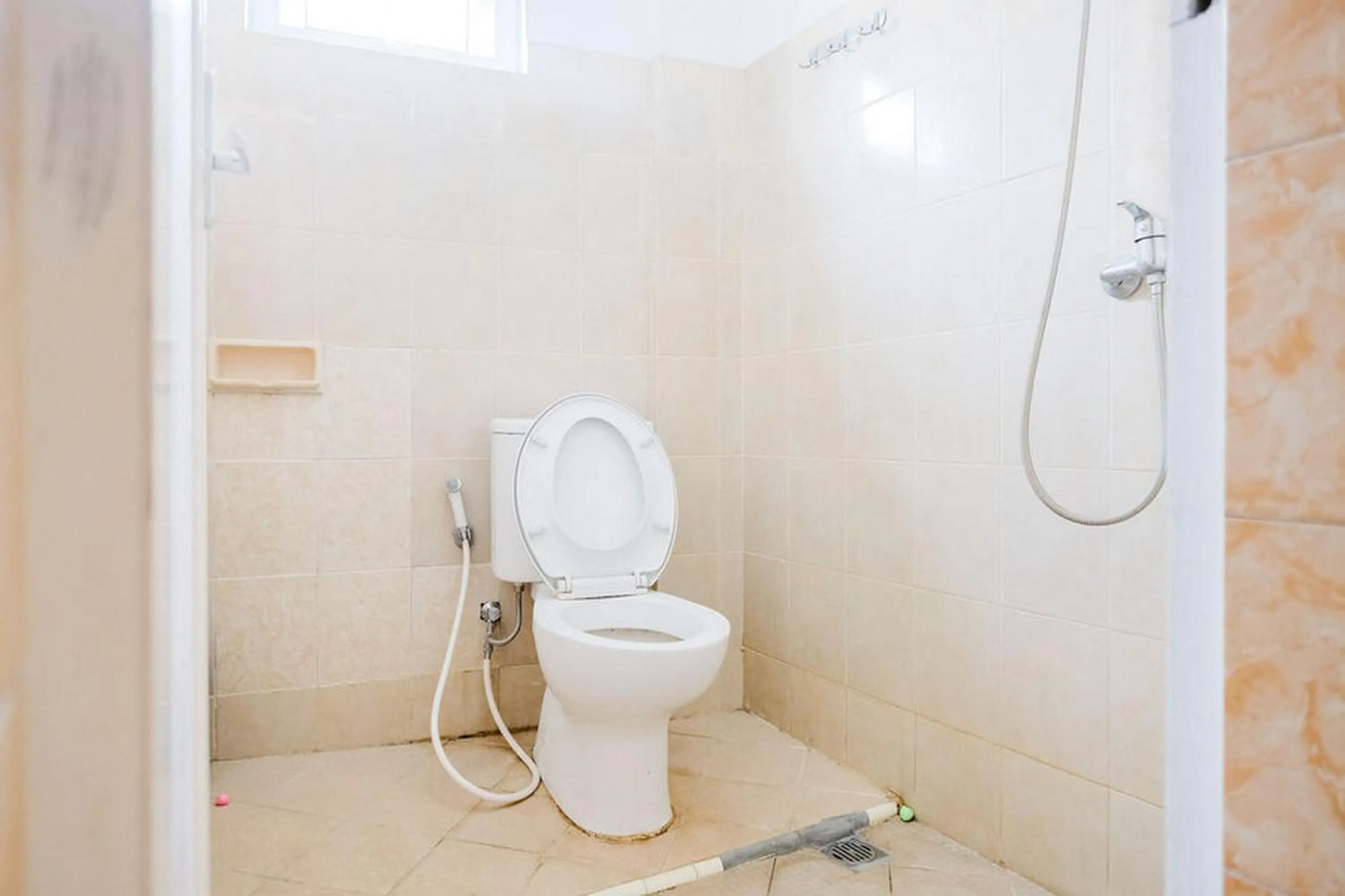 RedDoorz Plus @ Simpang USU Medan