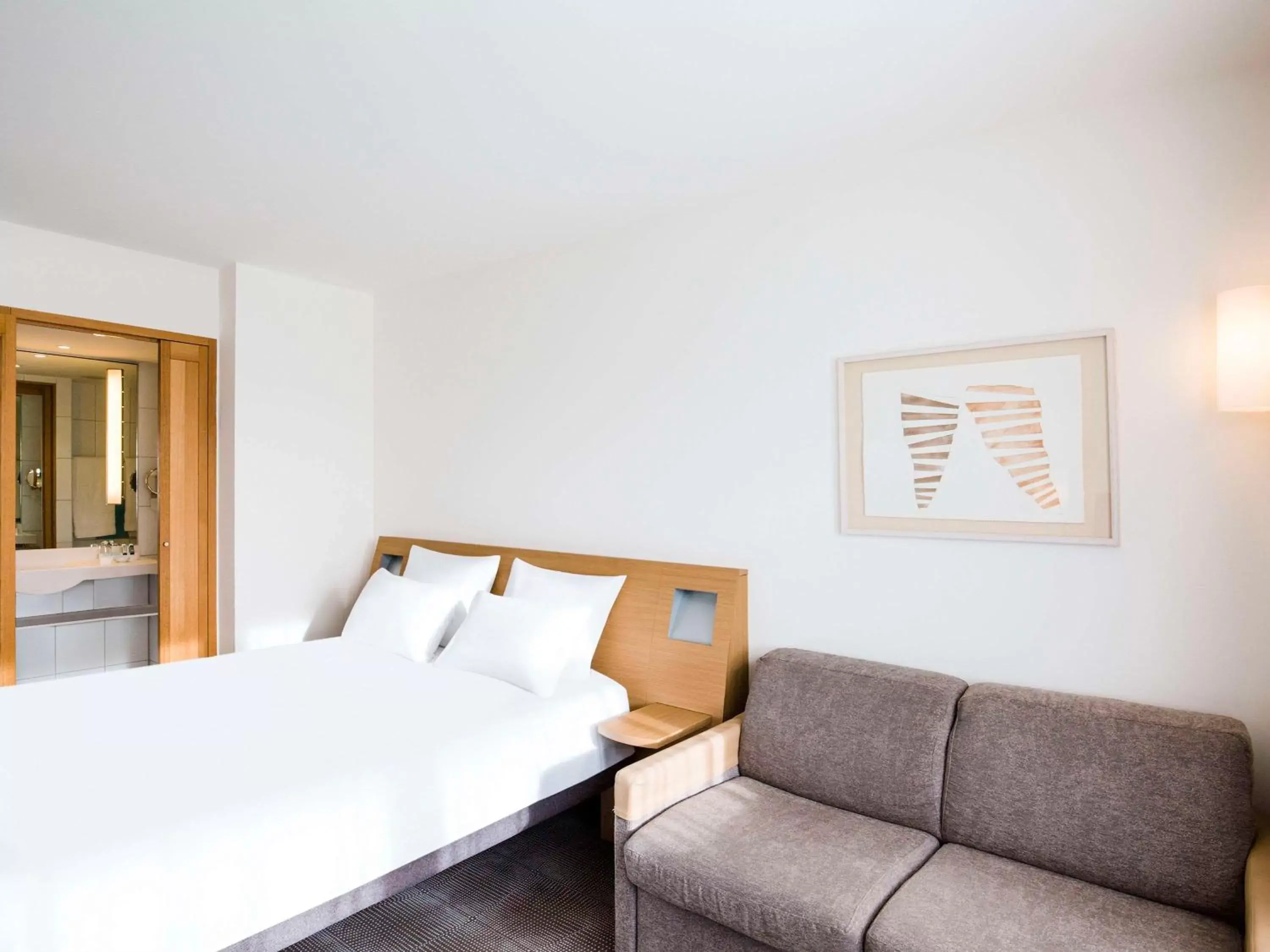 Double Room in Novotel Aachen City Double Room in Novotel Aachen City