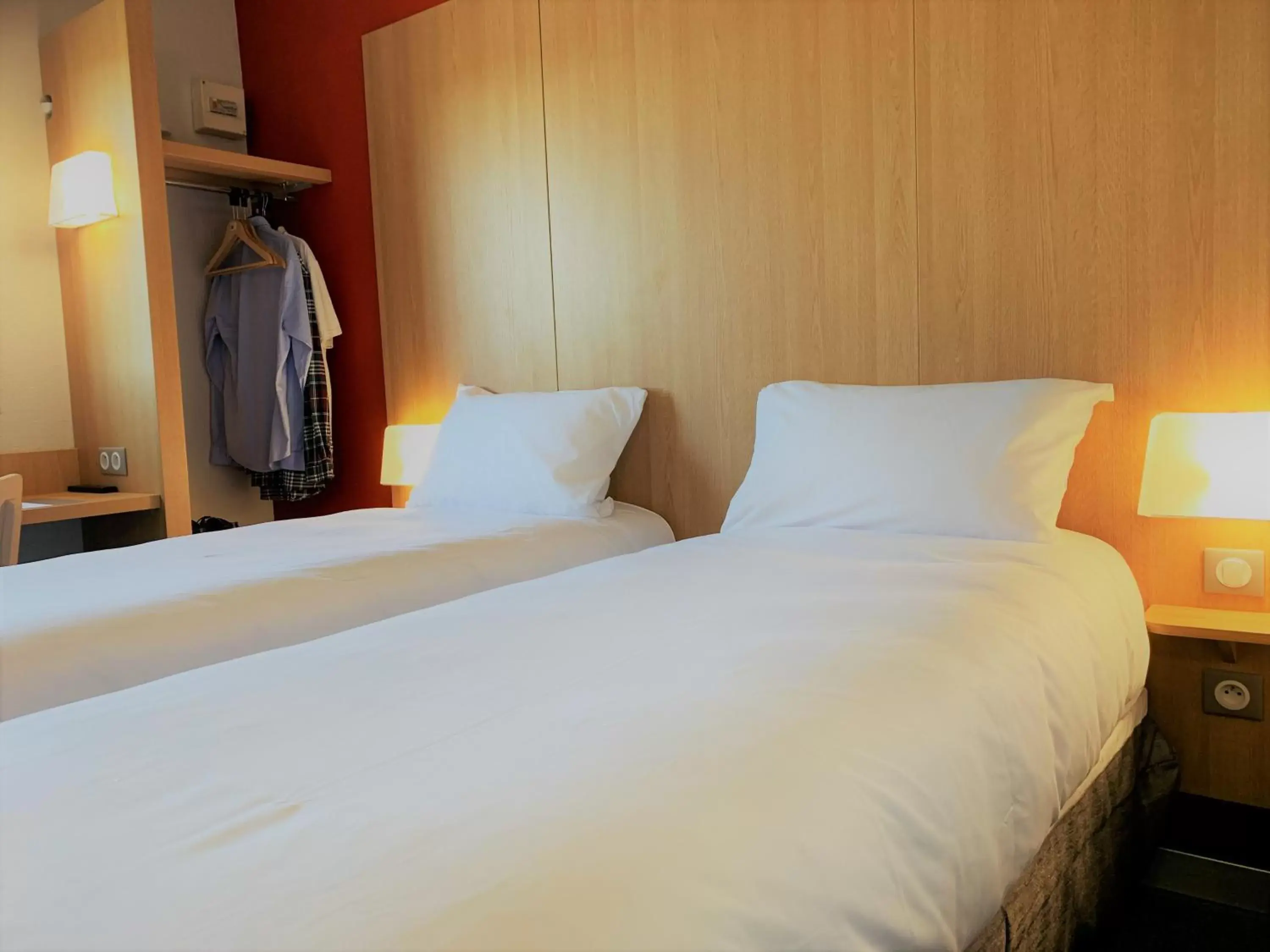 Photo of the whole room, Bed in Kyriad Direct Clermont Ferrand Nord Gerzat