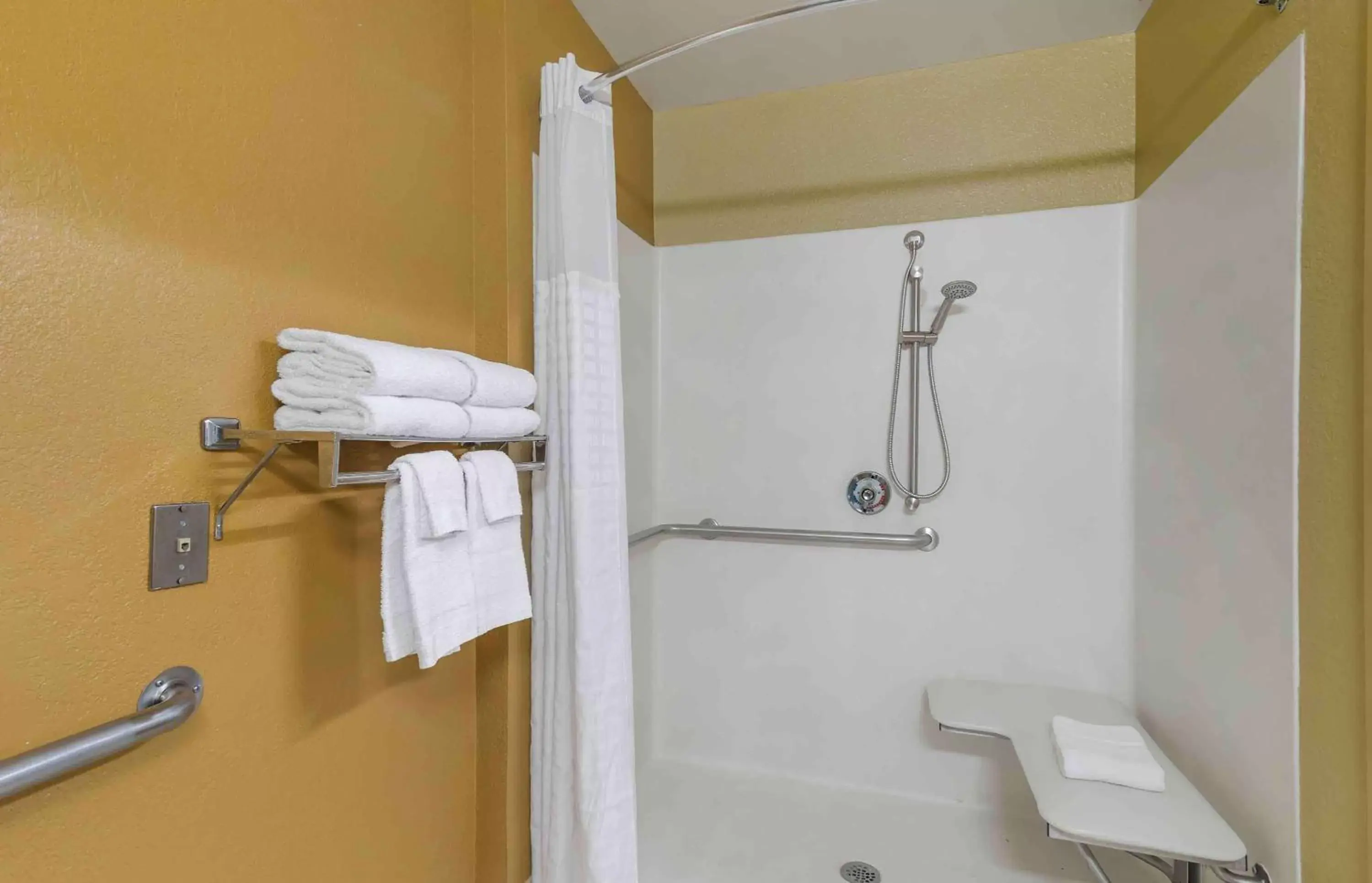 Bathroom in Extended Stay America Suites - Atlanta - Morrow