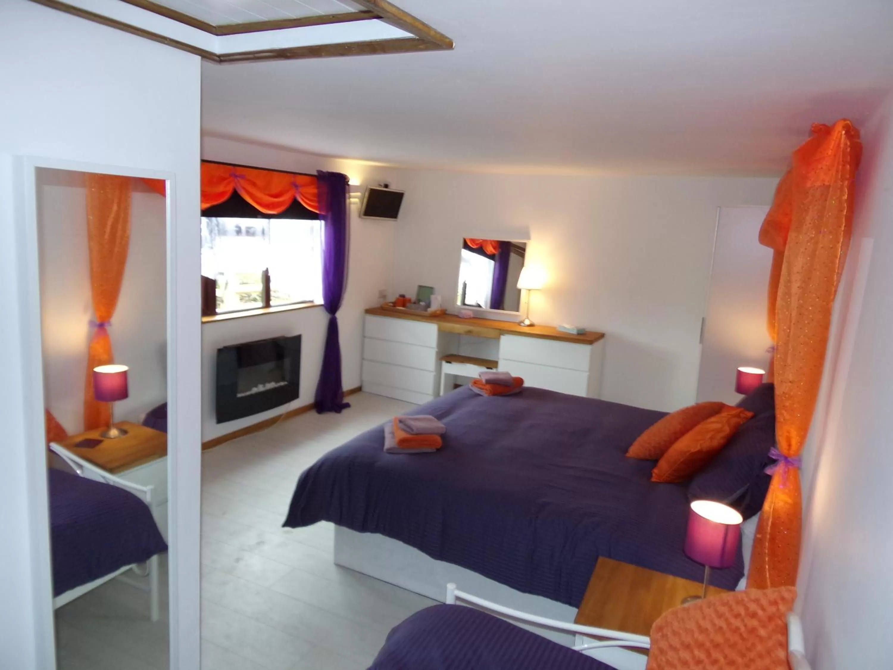 Photo of the whole room, Bed in Barton Gate Farm B&B