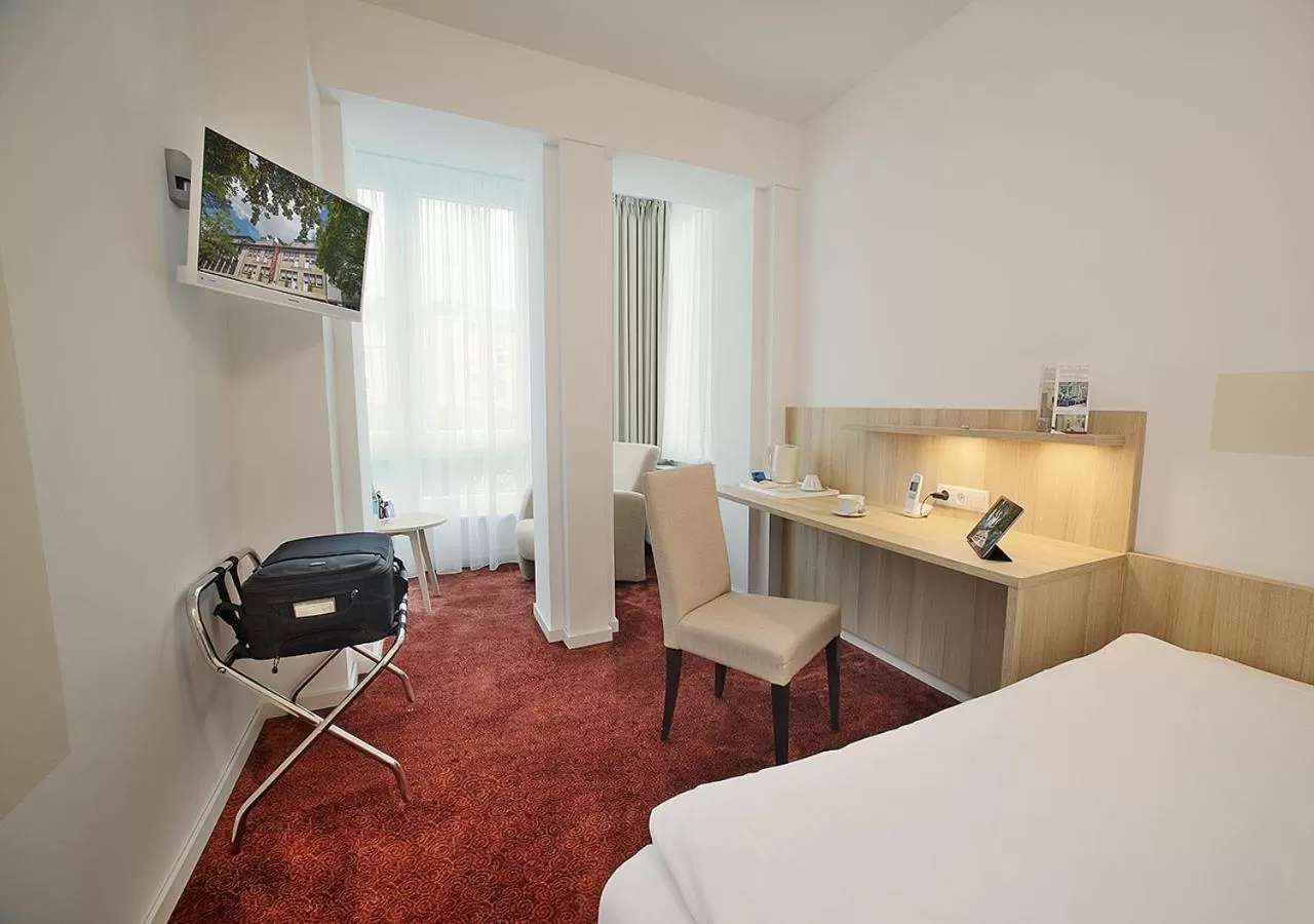 Bedroom, Bed in Hotel Brenner