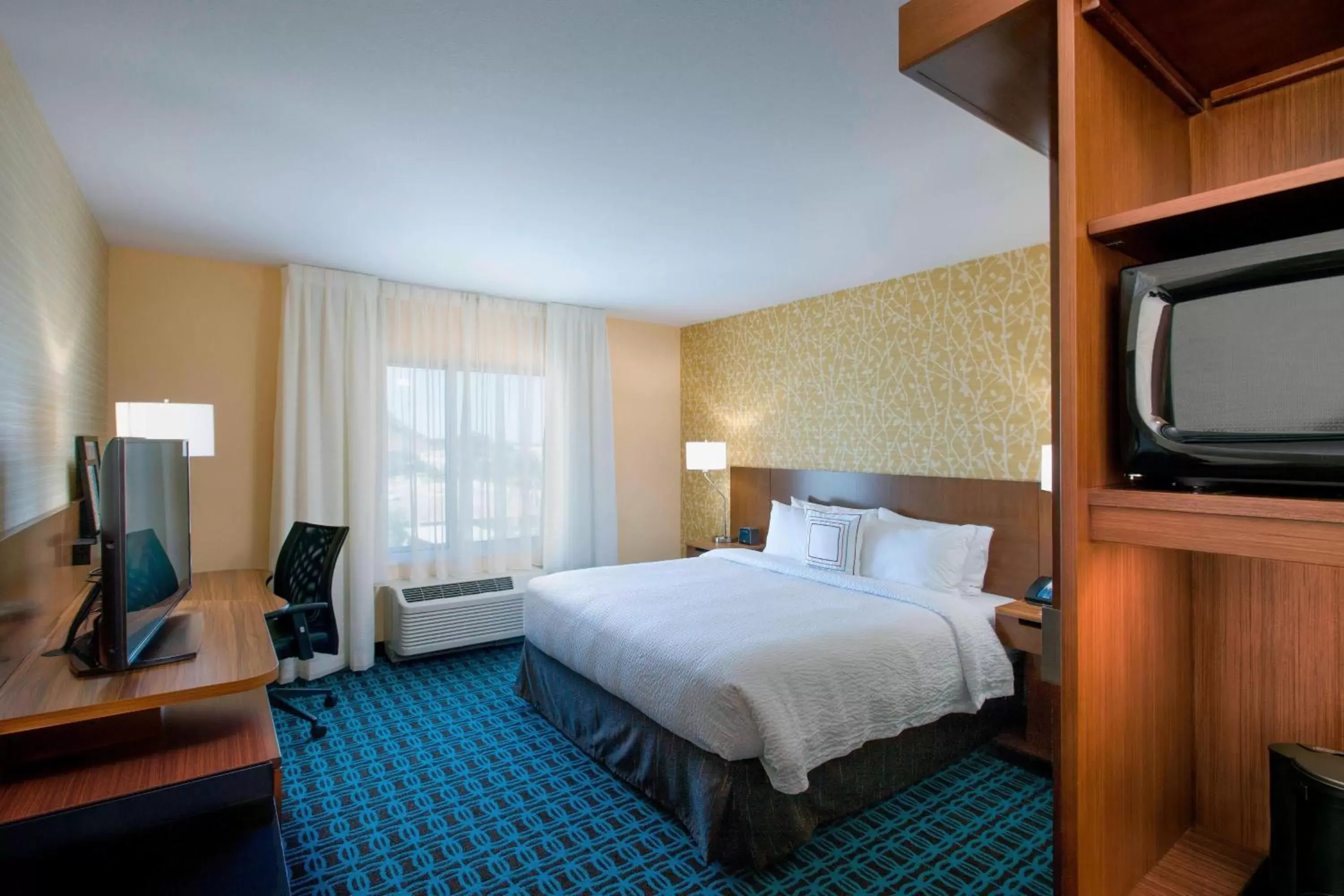 Photo of the whole room, Bed in Fairfield Inn & Suites by Marriott Phoenix Tempe/Airport