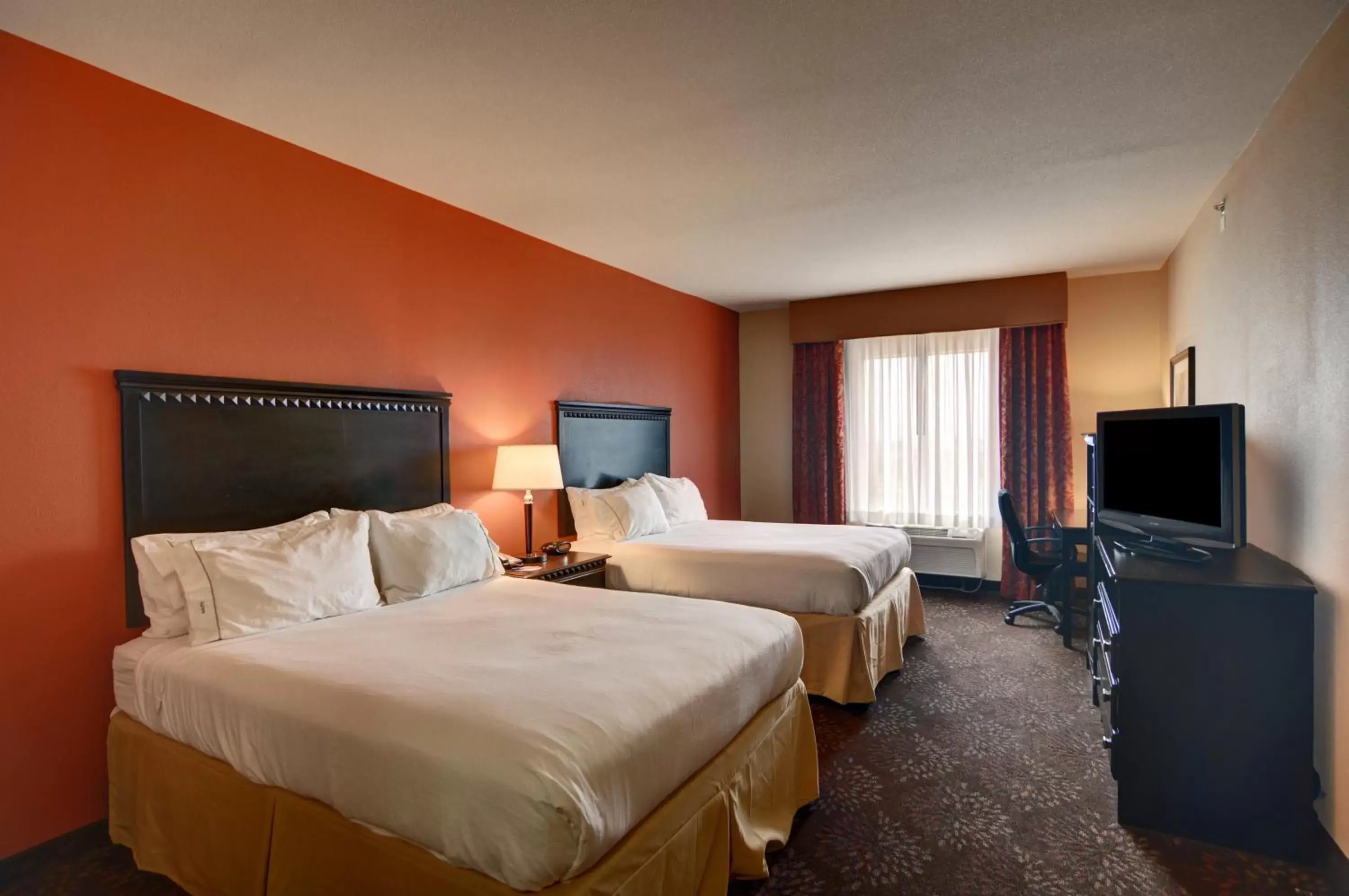 Photo of the whole room, Bed in Holiday Inn Express Hotel and Suites Altus, an IHG Hotel