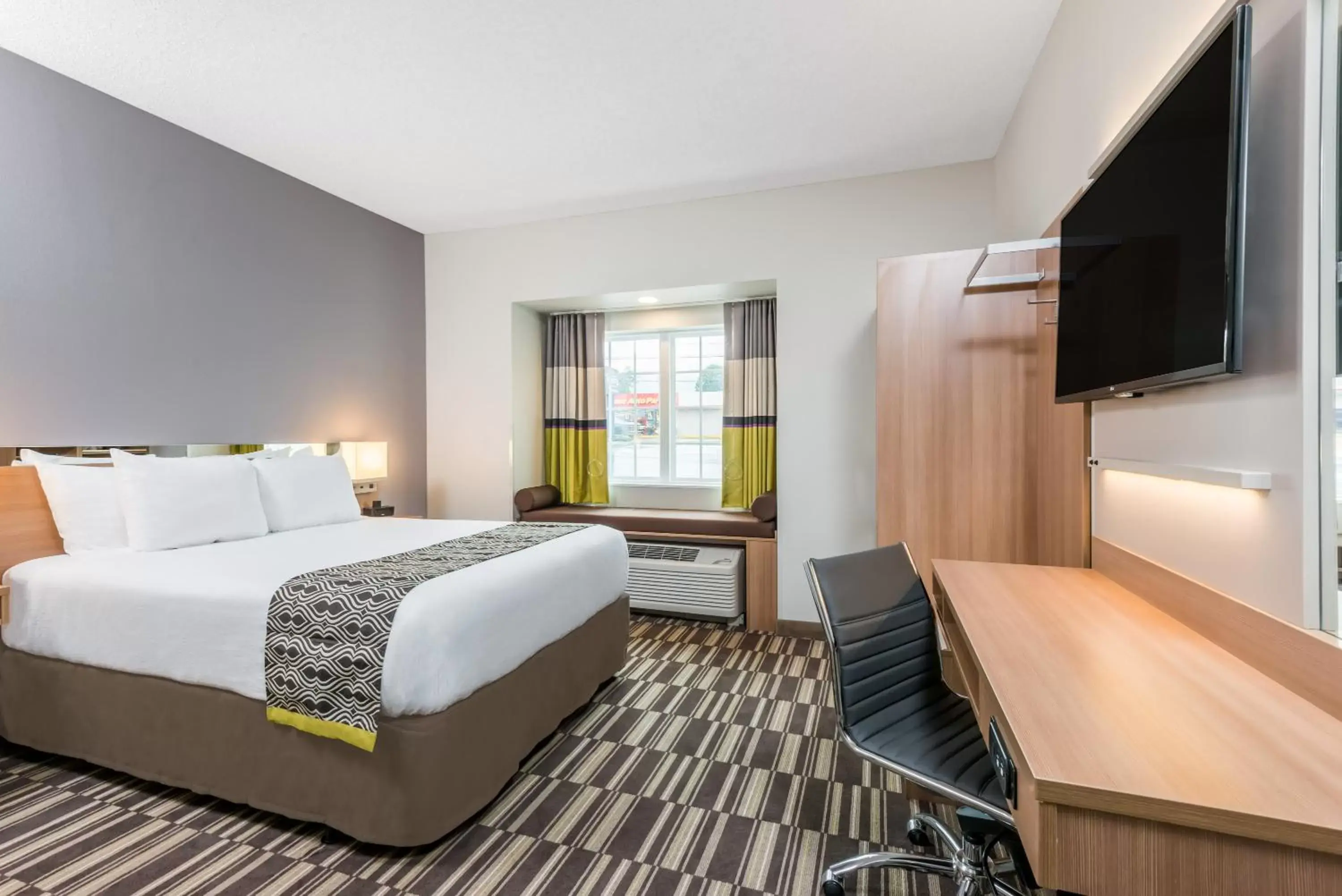 TV and multimedia, Bed in Microtel Inn & Suites by Wyndham New Martinsville