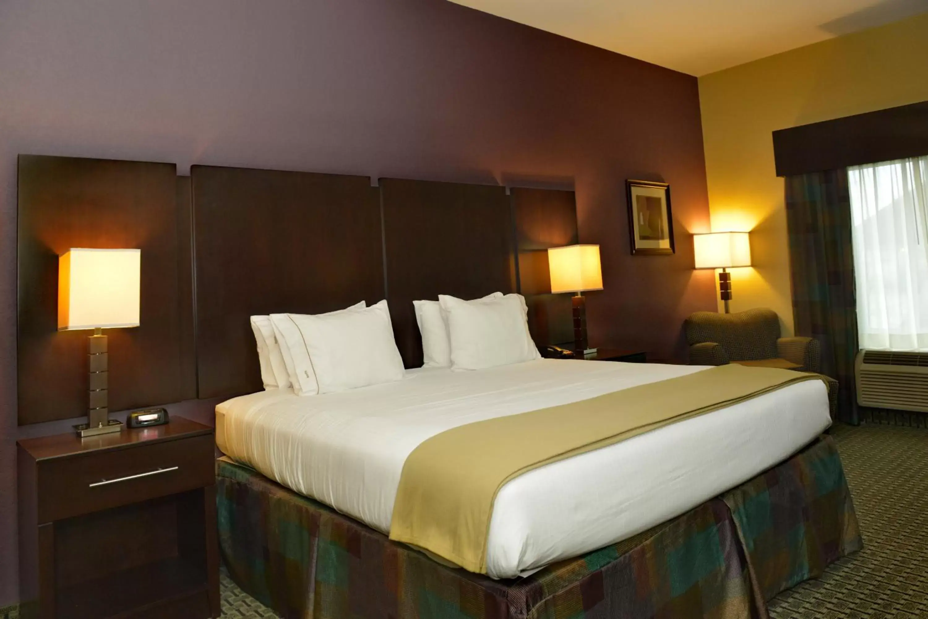 Photo of the whole room, Bed in Holiday Inn Express Baton Rouge North, an IHG Hotel