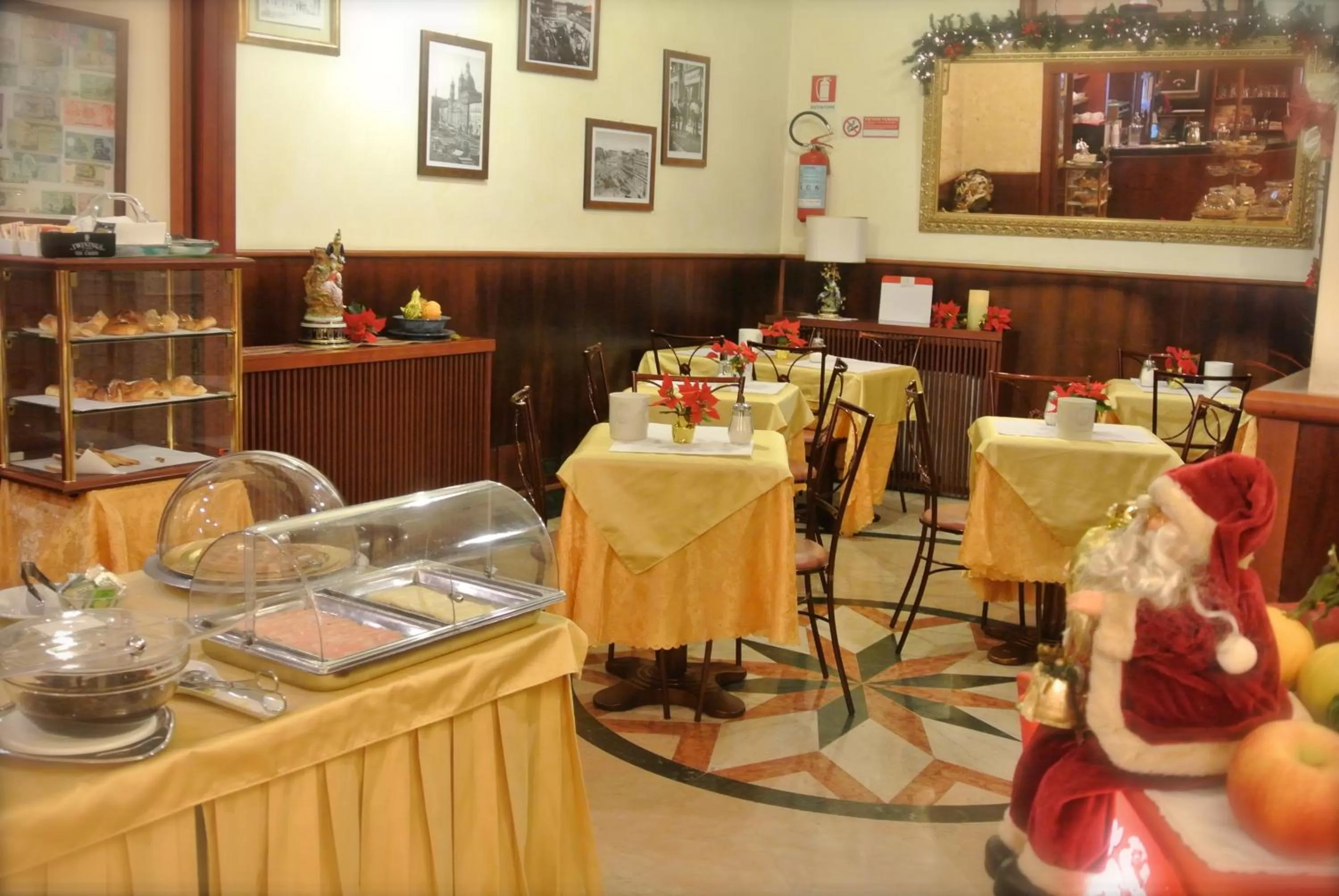 Restaurant/places to eat in Hotel Assisi
