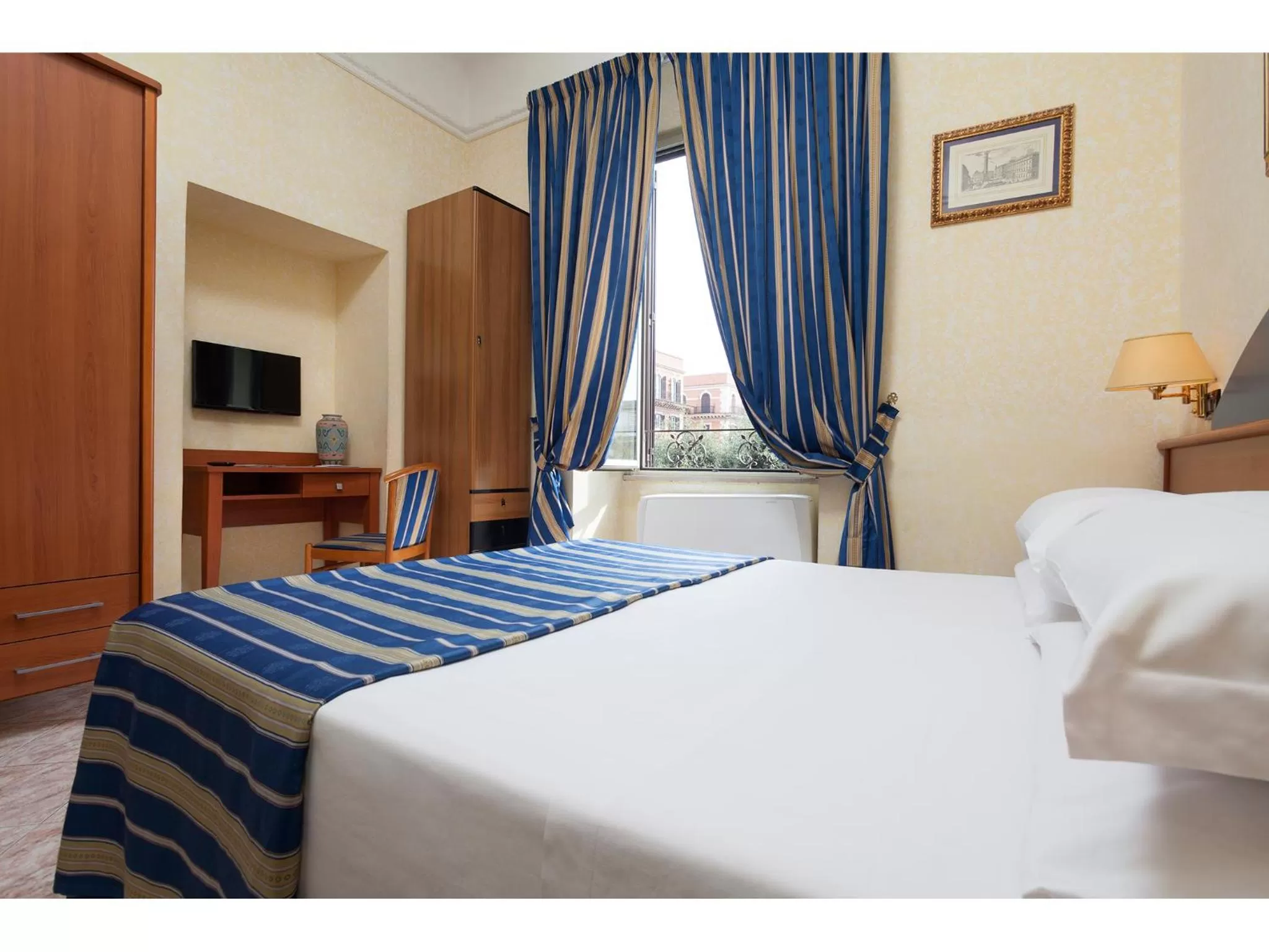 Decorative detail, Bed in Hotel Kennedy