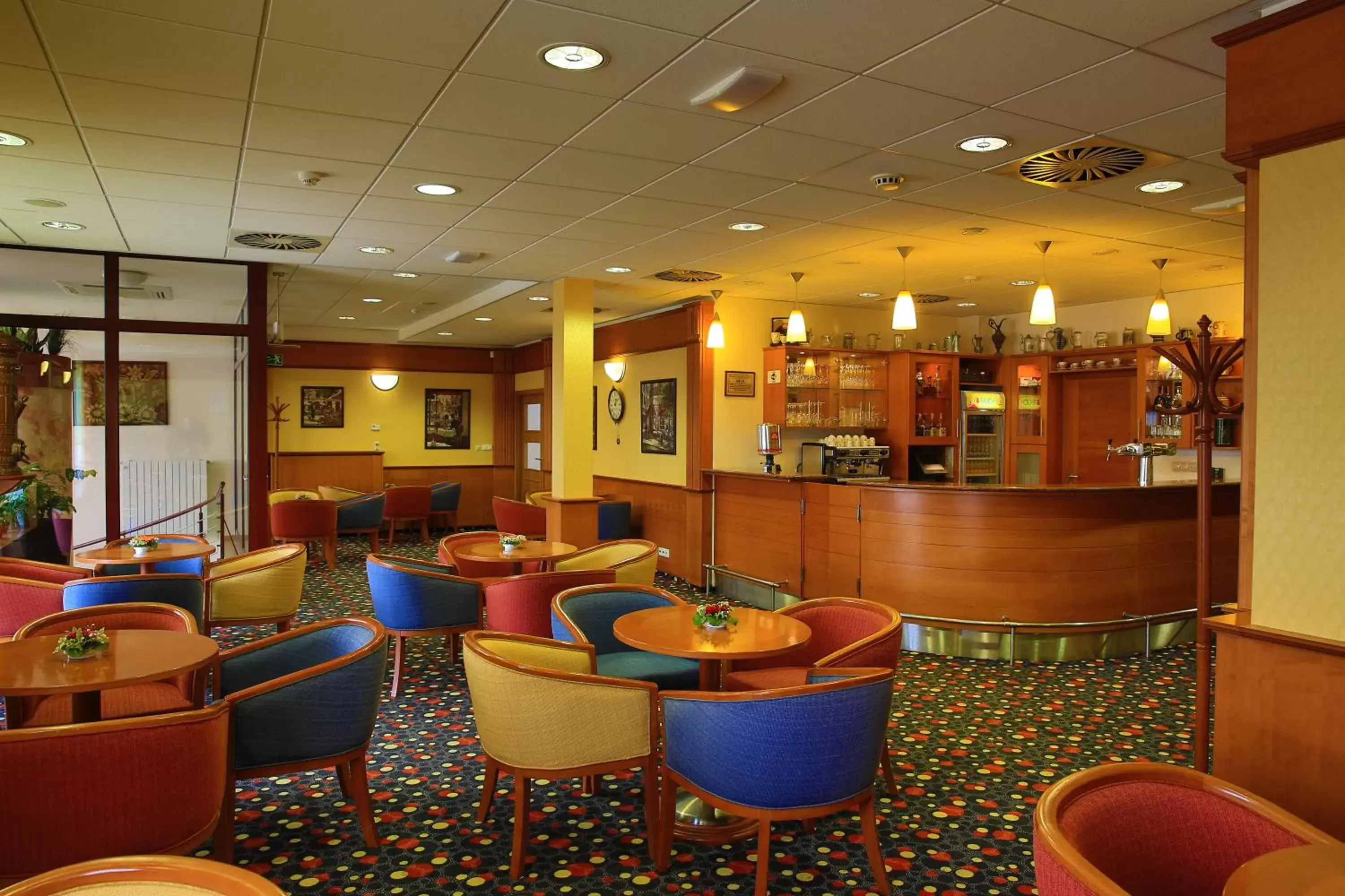 Lobby or reception, Lounge/Bar in PRIMAVERA Hotel & Congress centre