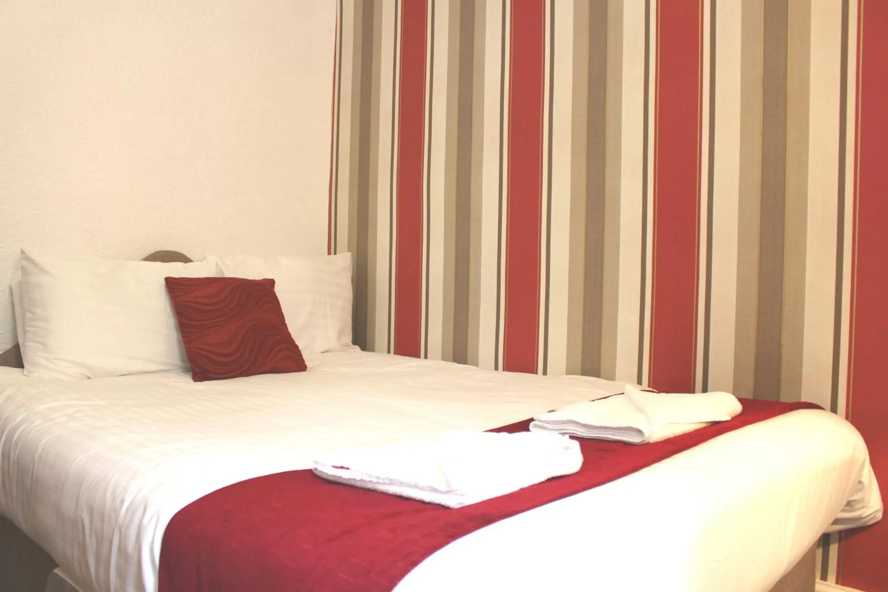 Bedroom, Bed in Calypso hotel Blackpool