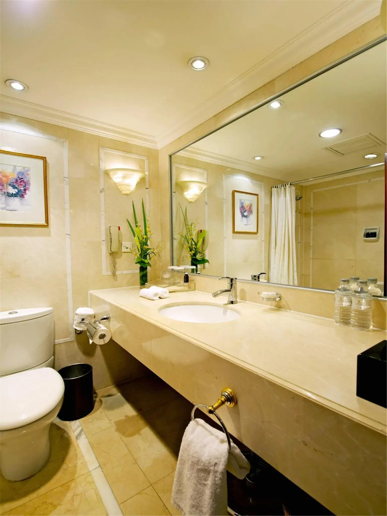 Bathroom in Hotel Kunlun