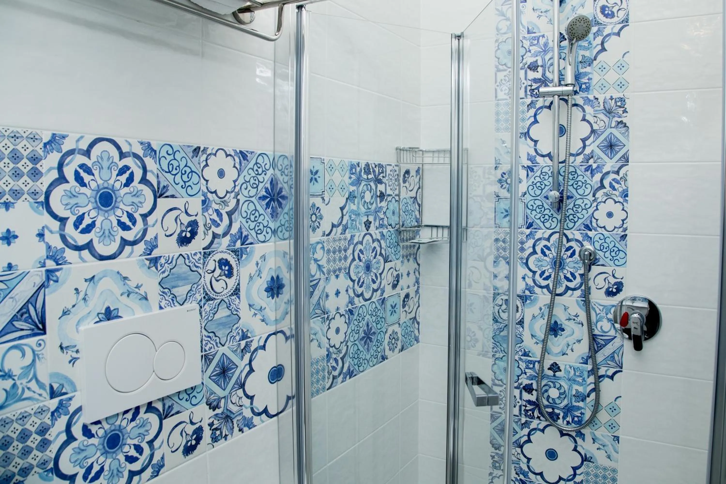 Shower in Hotel El Balear