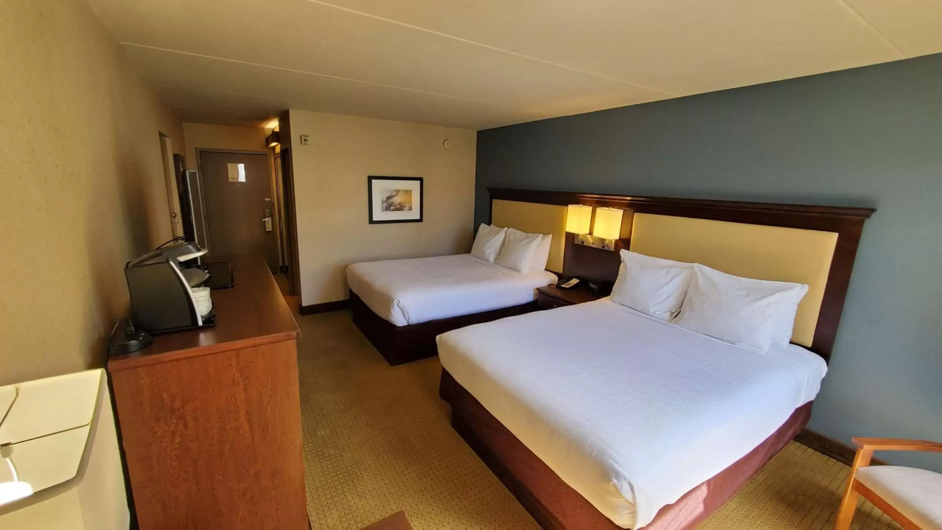 Photo of the whole room, Bed in Best Western Plus Coeur d'Alene Inn