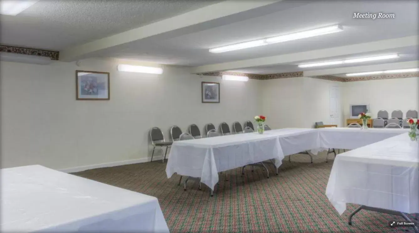 Meeting/conference room in Econo Lodge