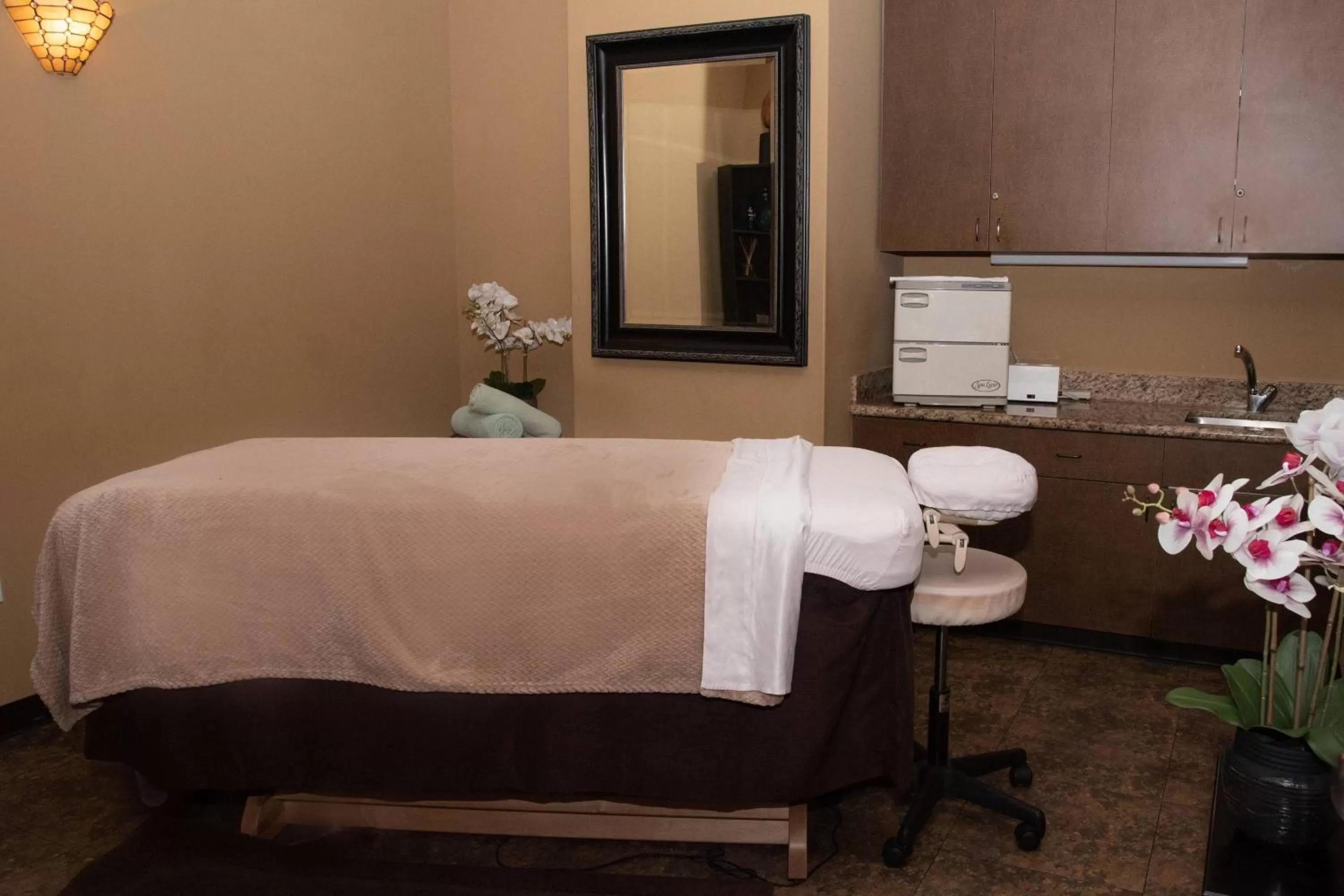 Spa and wellness centre/facilities in The Woodlands Waterway Marriott Hotel and Convention Center