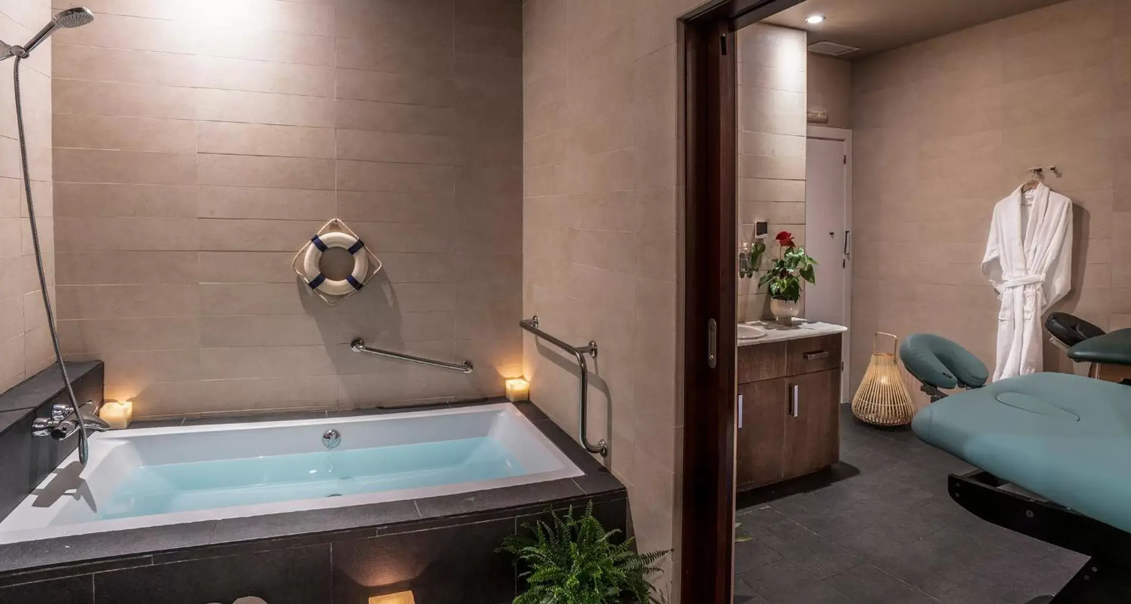 Spa and wellness centre/facilities, Bathroom in Eurostars Sitges