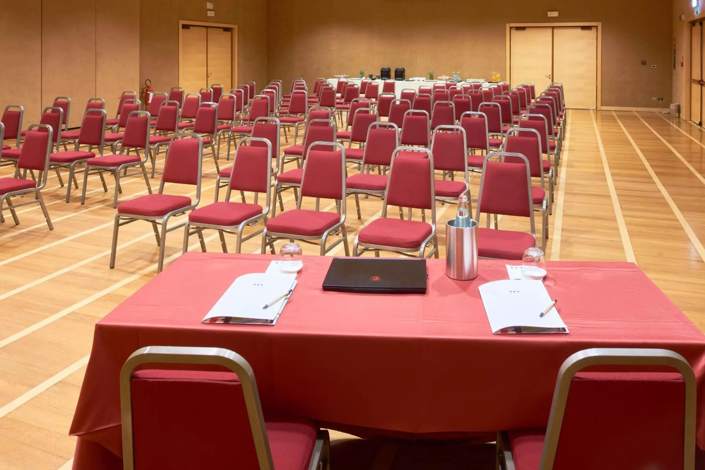 Business Area/Conference Room in UNAHOTELS Varese