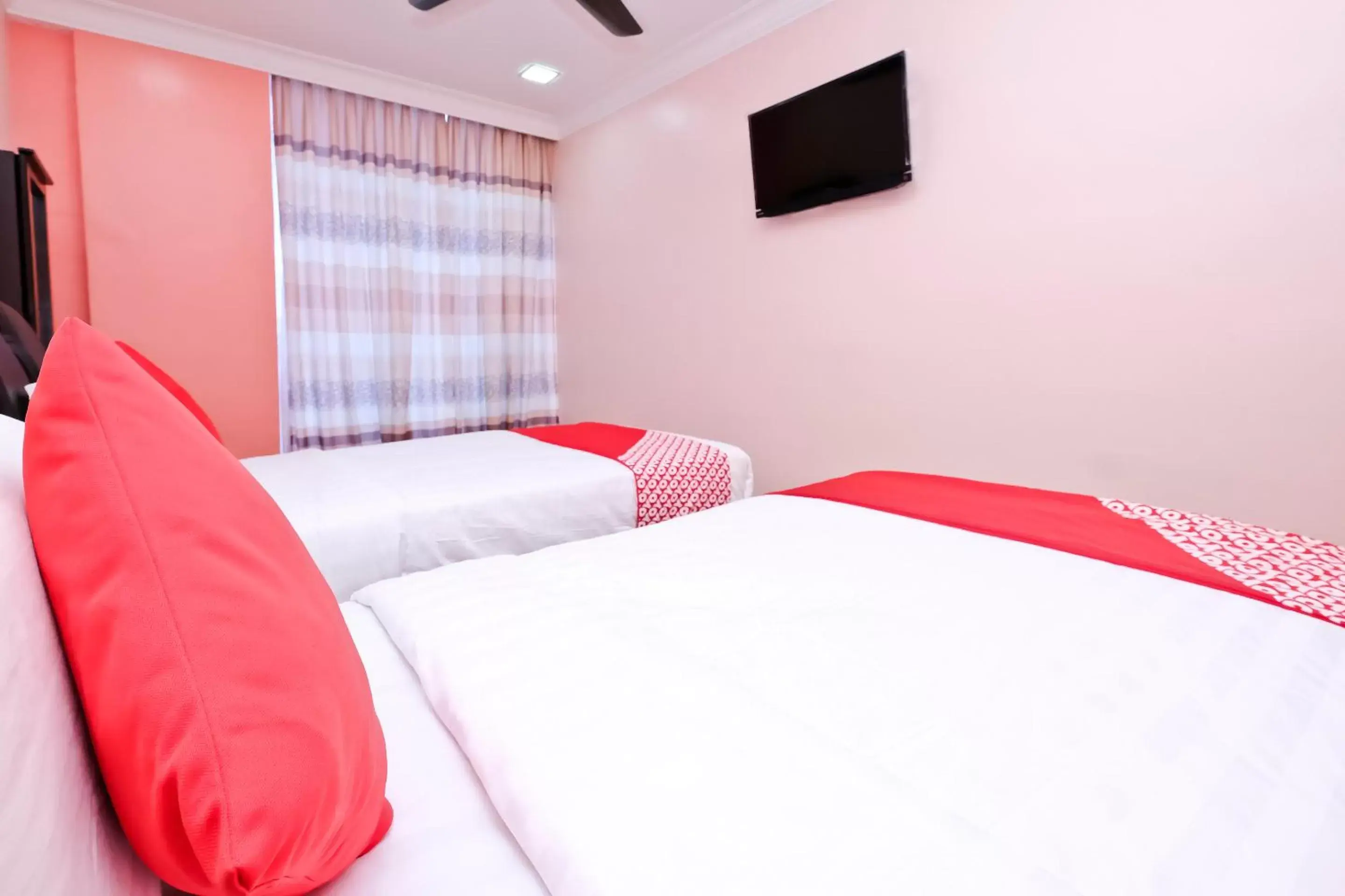TV and multimedia, Bed in OYO 714 Arina Hotel