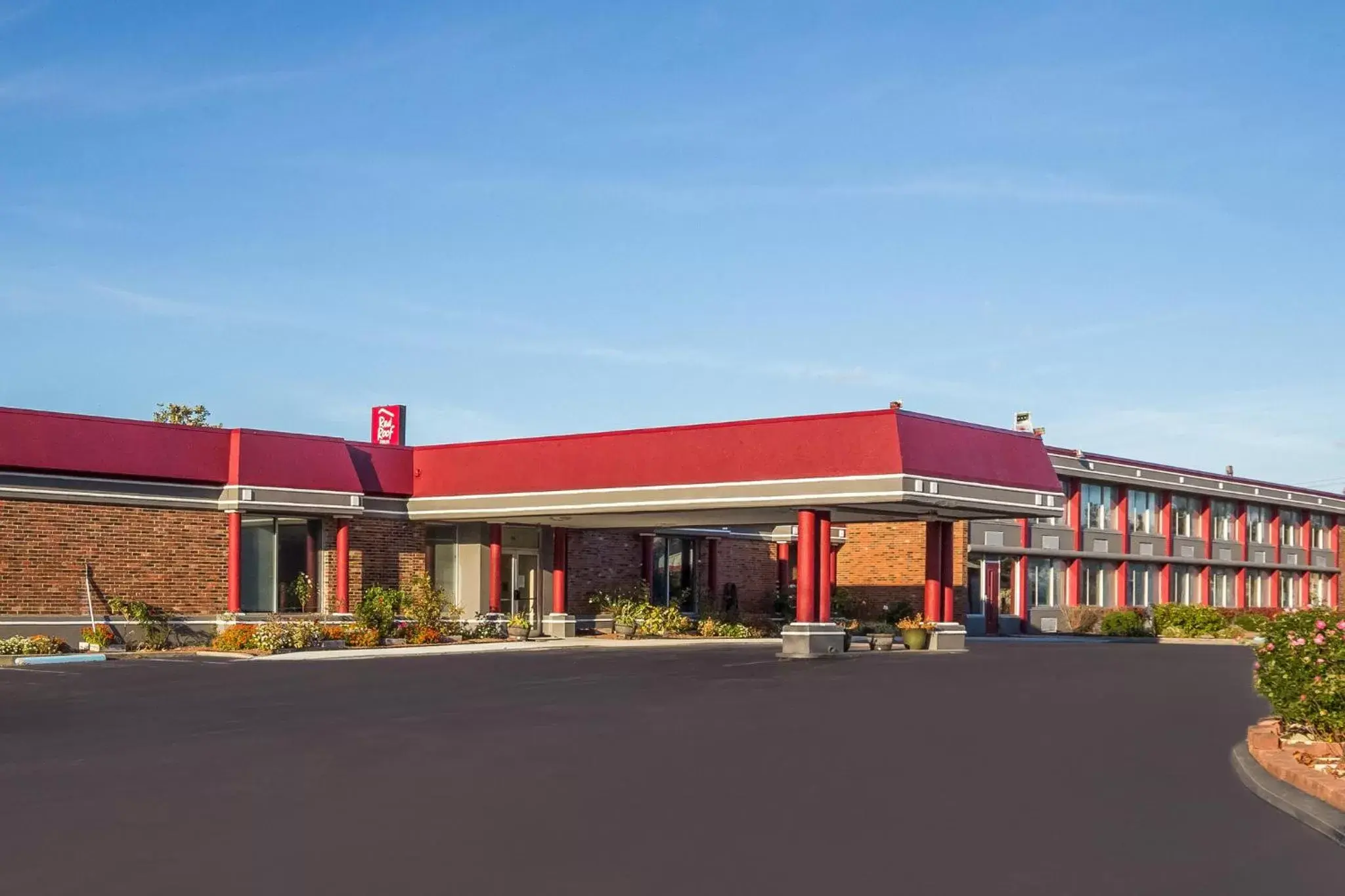 Property Building in Red Roof Inn Lexington - Winchester