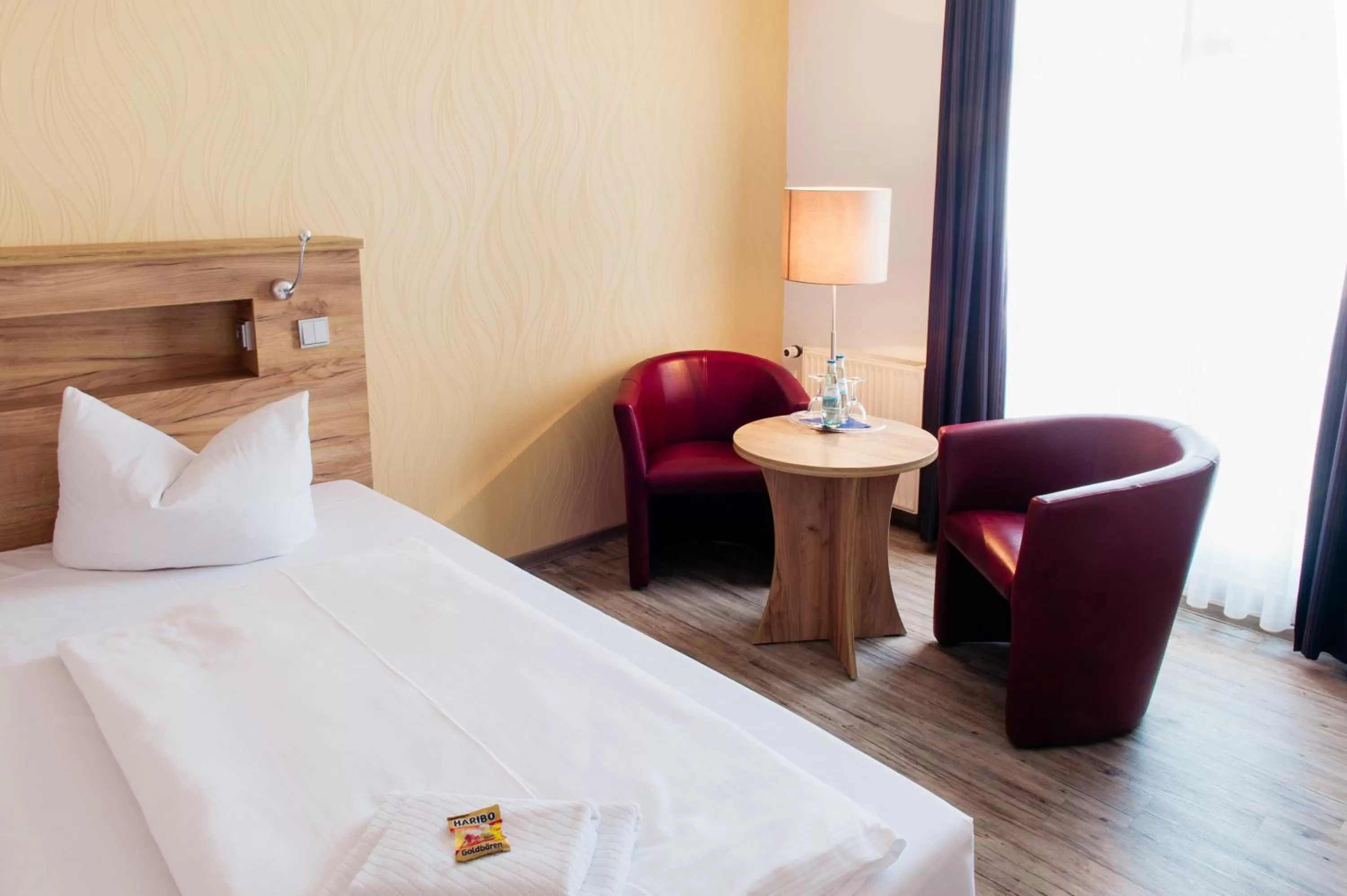 Photo of the whole room, Bed in Hotel & Restaurant "Deutscher Kaiser"