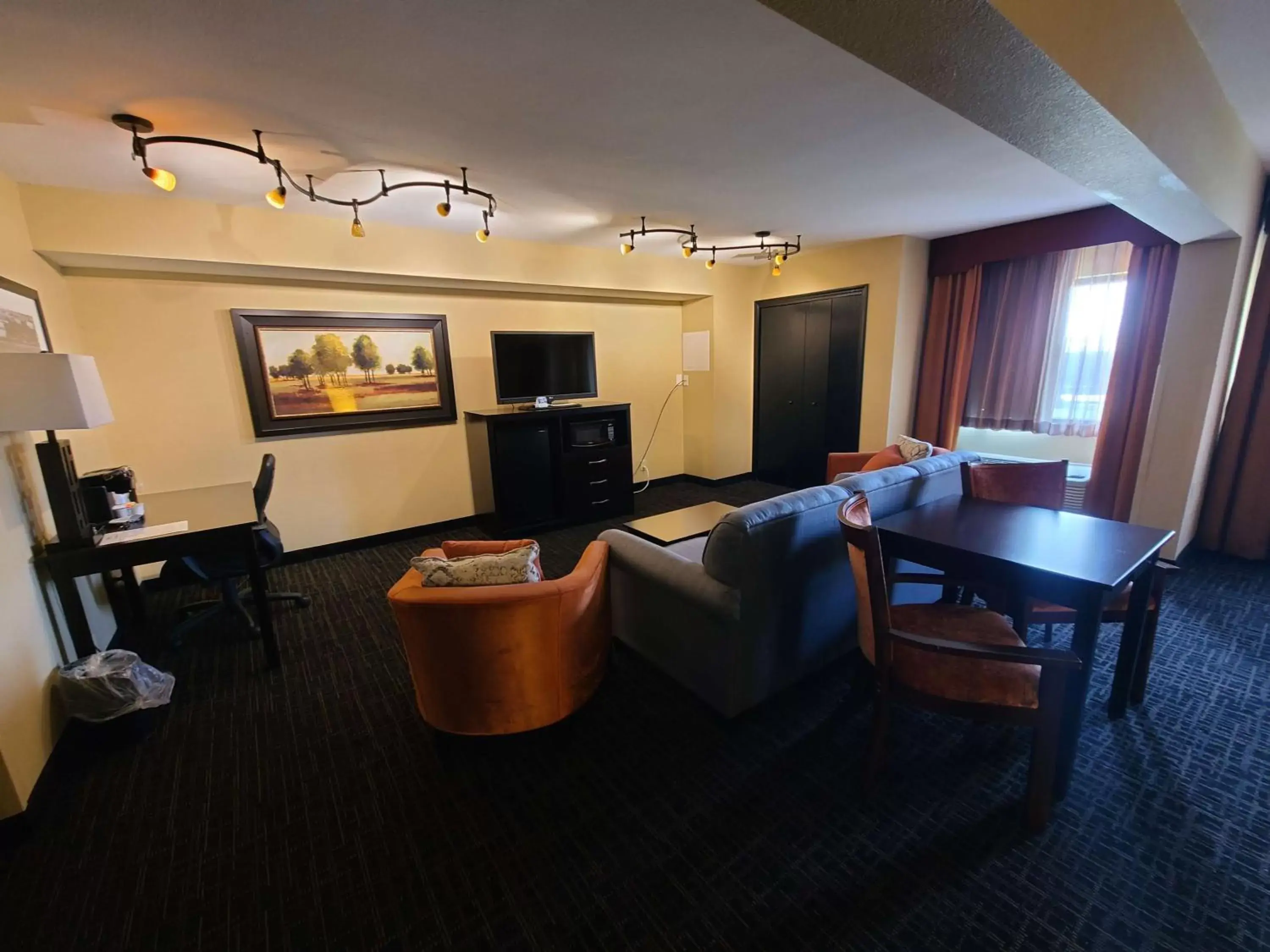 Bedroom, Seating Area in Best Western Plus North Platte Inn & Suites