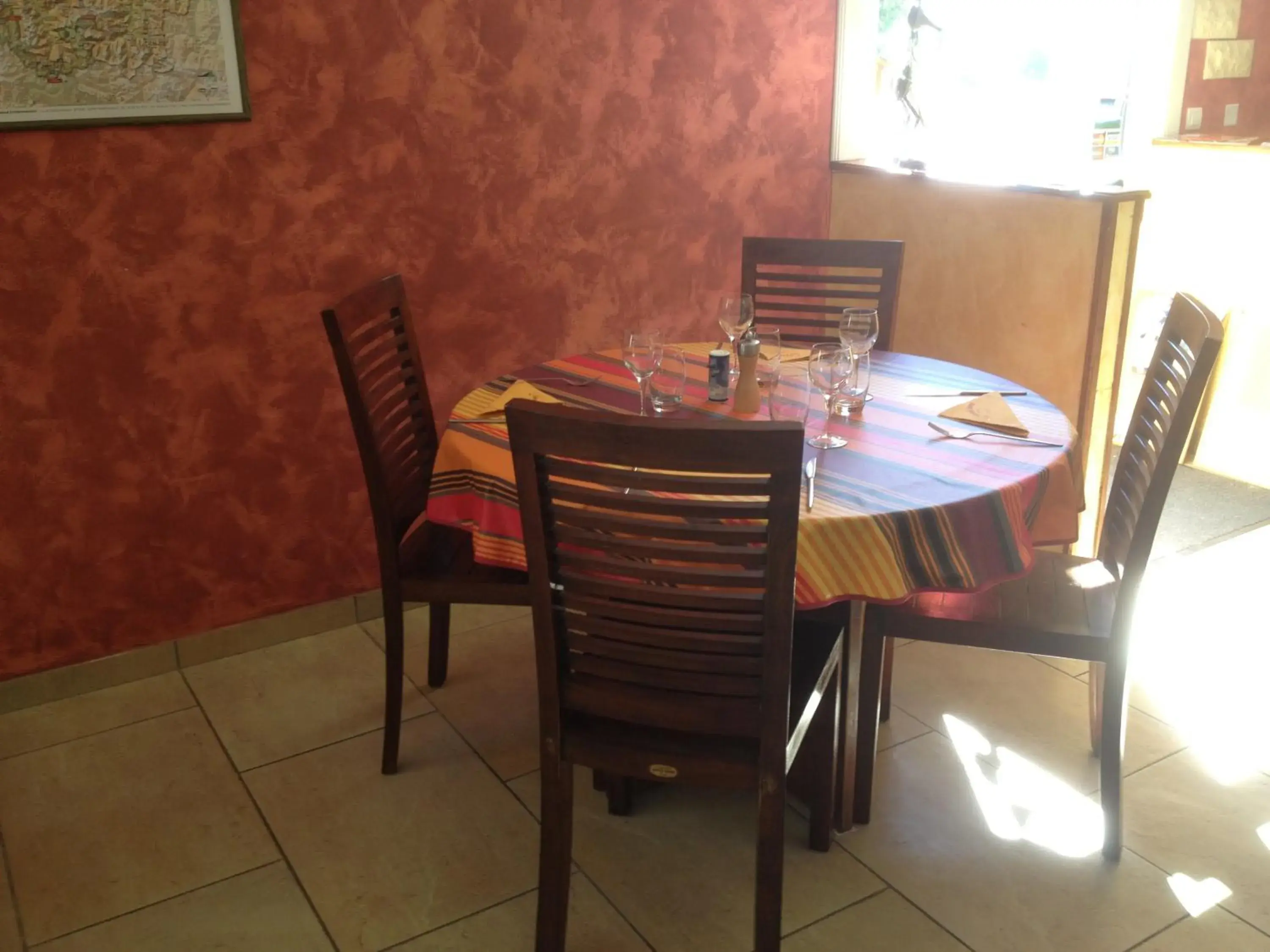 Dining Area in Logis Hôtel L'Adourable Auberge