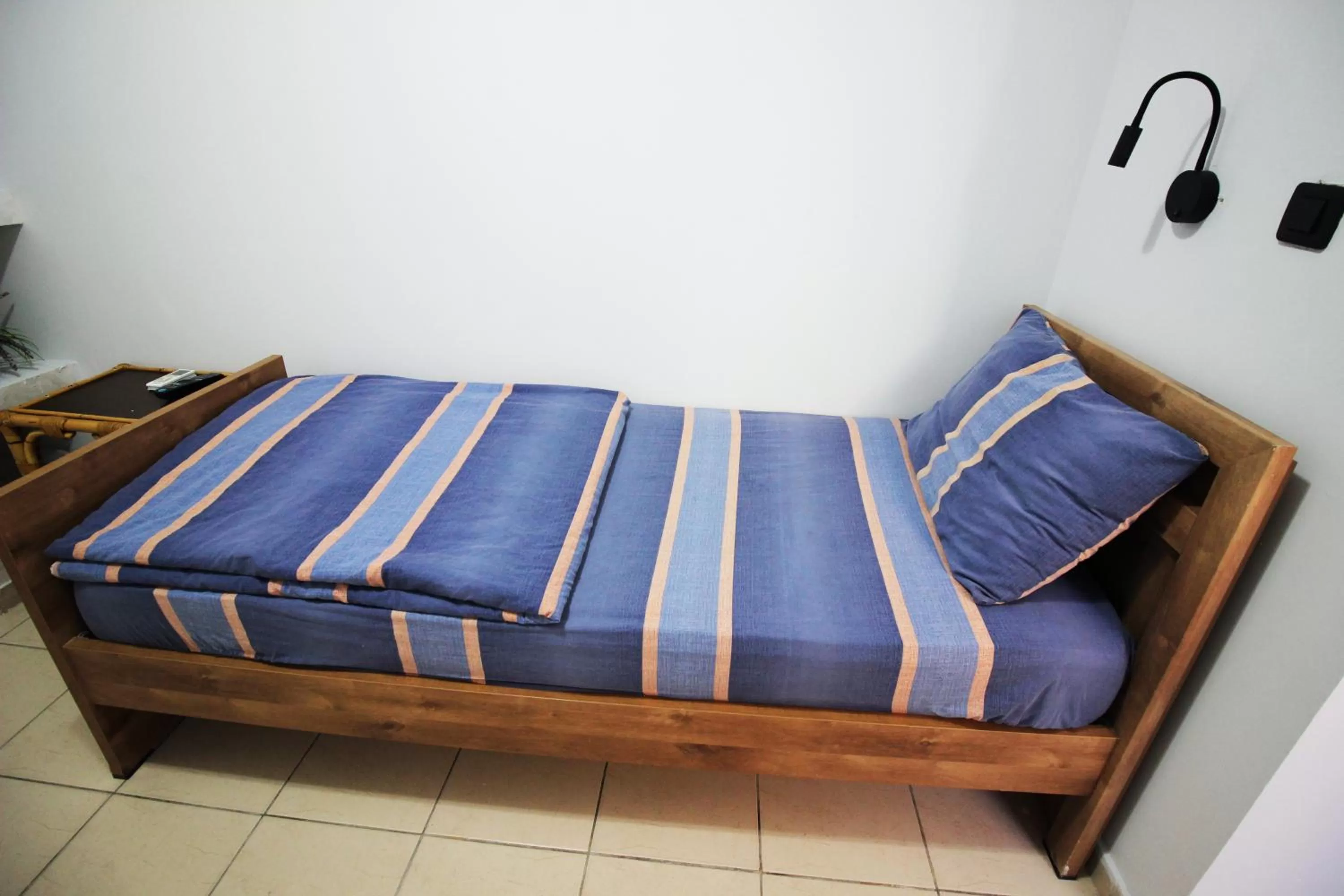 Property building, Bed in Sunset Inn