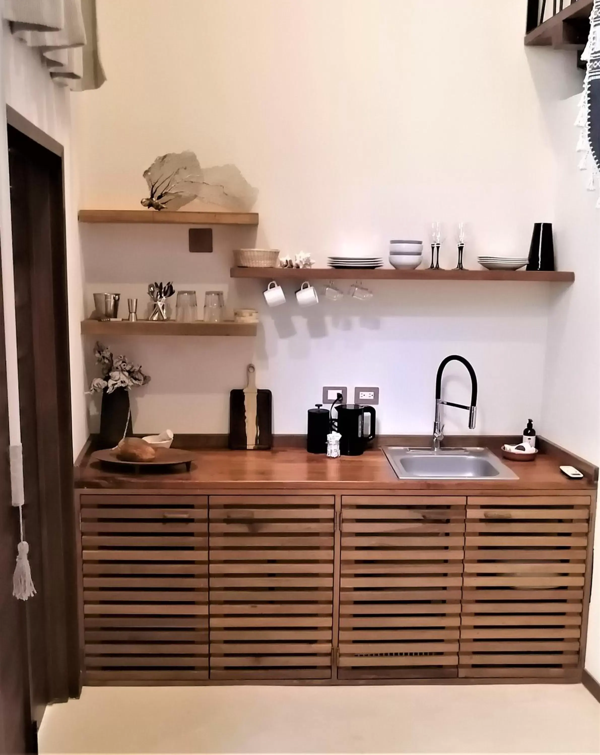 Coffee/tea facilities, Kitchen/Kitchenette in Hotel Boutique TerraNova