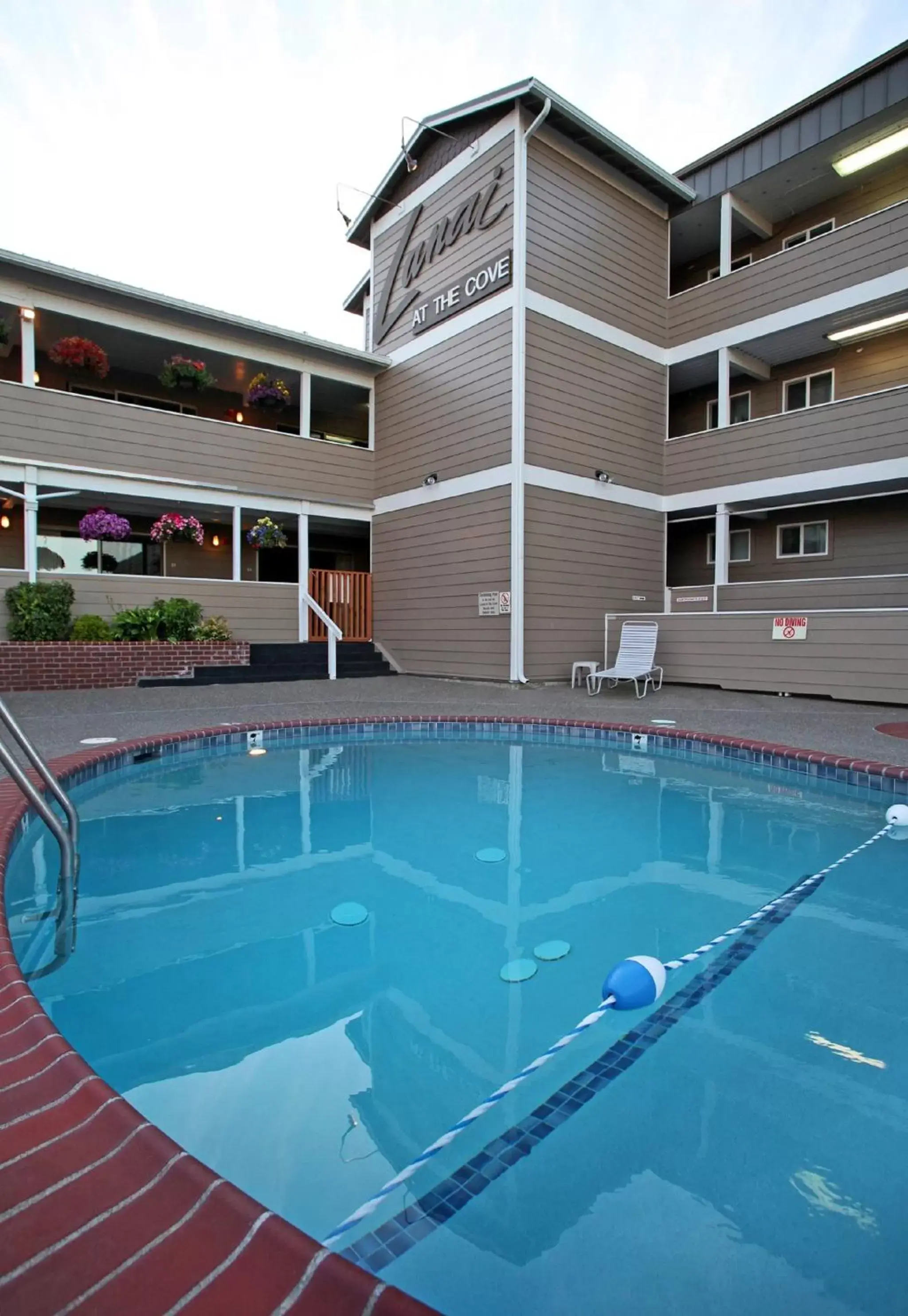 Swimming Pool in Lanai at the Cove