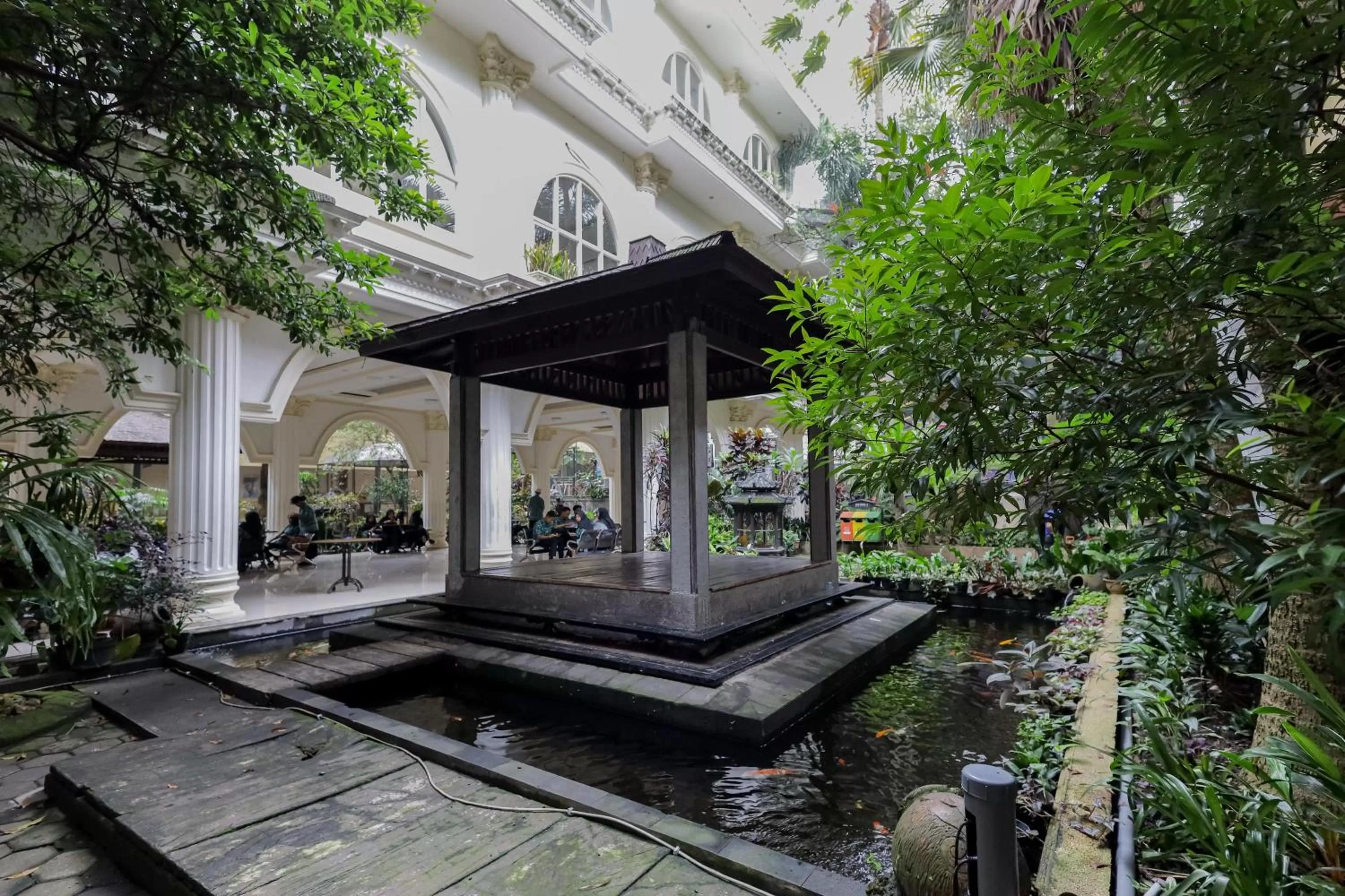 Garden in RedDoorz Syariah @ Klojen Malang