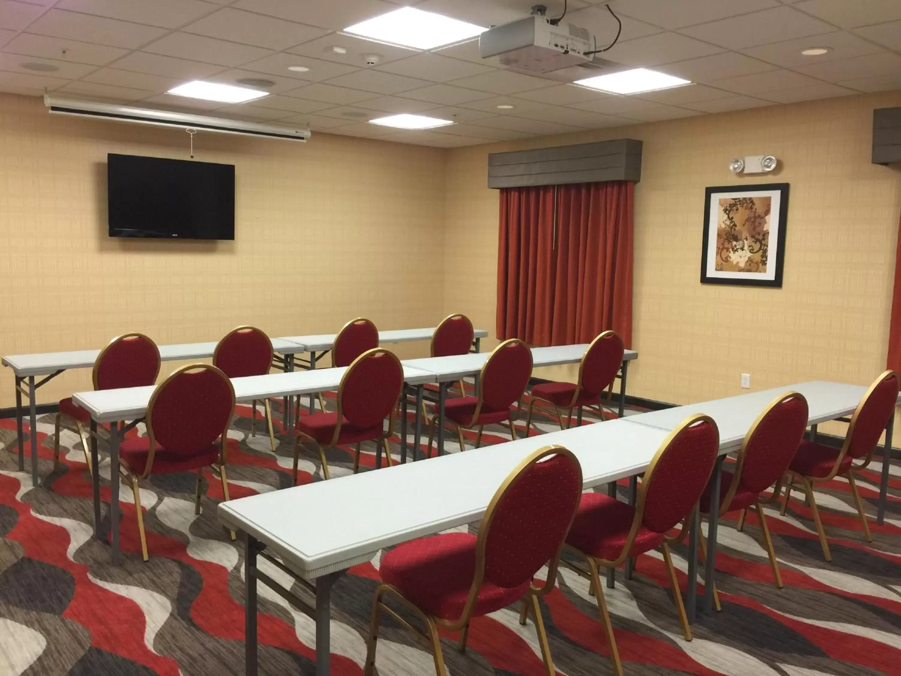 Meeting/conference room in Holiday Inn Express and Suites - Bradford, an IHG Hotel