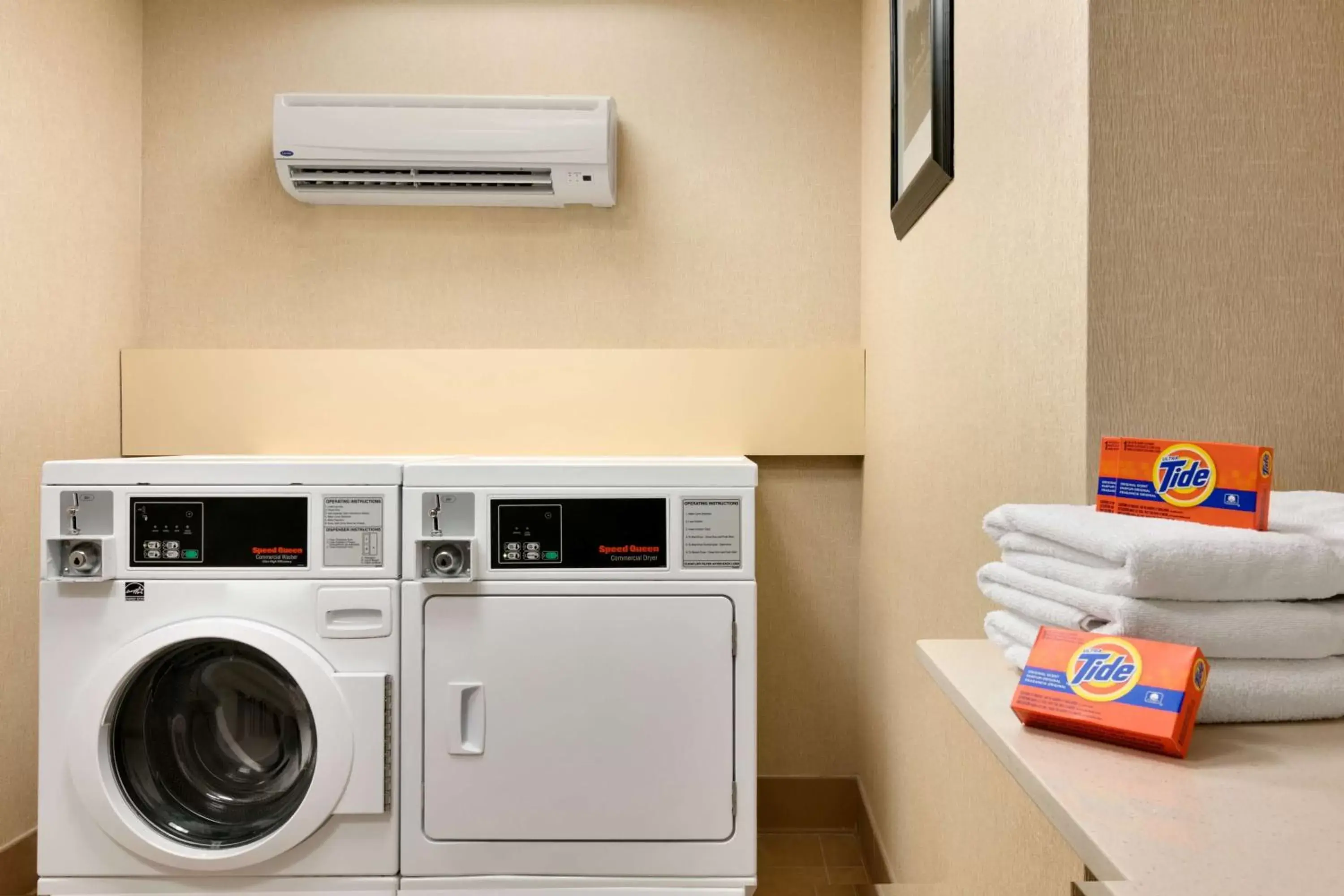 Property building in Hampton Inn & Suites Mahwah Property building in Hampton Inn & Suites Mahwah